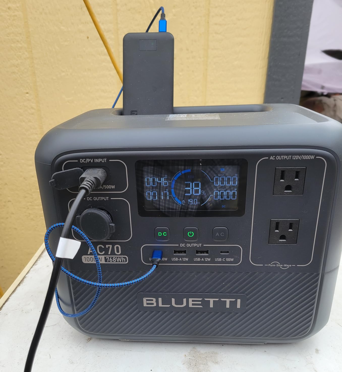 BLUETTI AC70 Portable Power Station, 768Wh Solar Generator w/ 2 1000W AC Outlets (Power Lifting 2000W), 100W Type-C customer photo 2