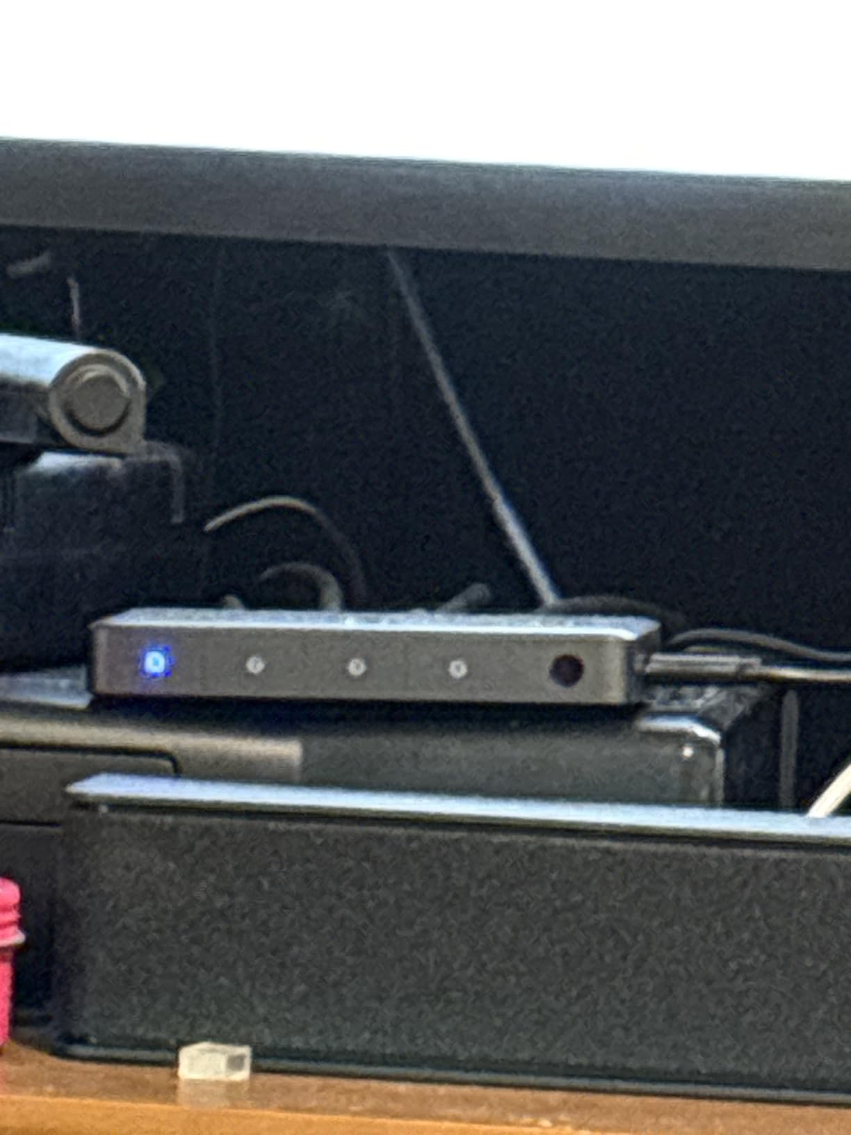 Anker HDMI Switch, 4K@60Hz HDMI Switcher, 4 in 1 Out with Smooth Finish, Supports HDR/3D/Dolby/DTS, Compatible with Laptops,PC,Xbox,PS5/PS4,Projector(Charger and Remote Control Batteries Not Included) customer photo 1