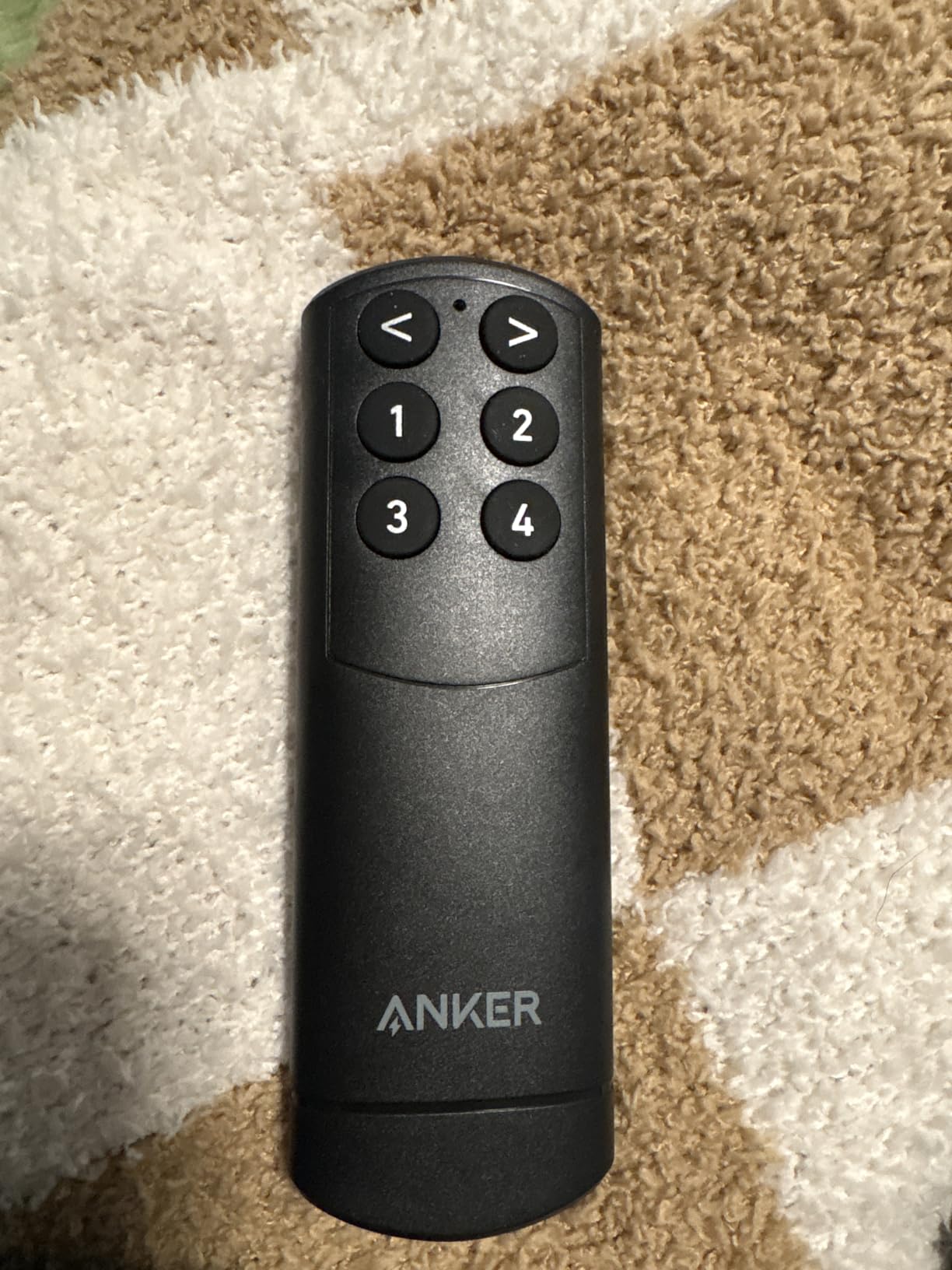 Anker HDMI Switch, 4K@60Hz HDMI Switcher, 4 in 1 Out with Smooth Finish, Supports HDR/3D/Dolby/DTS, Compatible with Laptops,PC,Xbox,PS5/PS4,Projector(Charger and Remote Control Batteries Not Included) customer photo 2