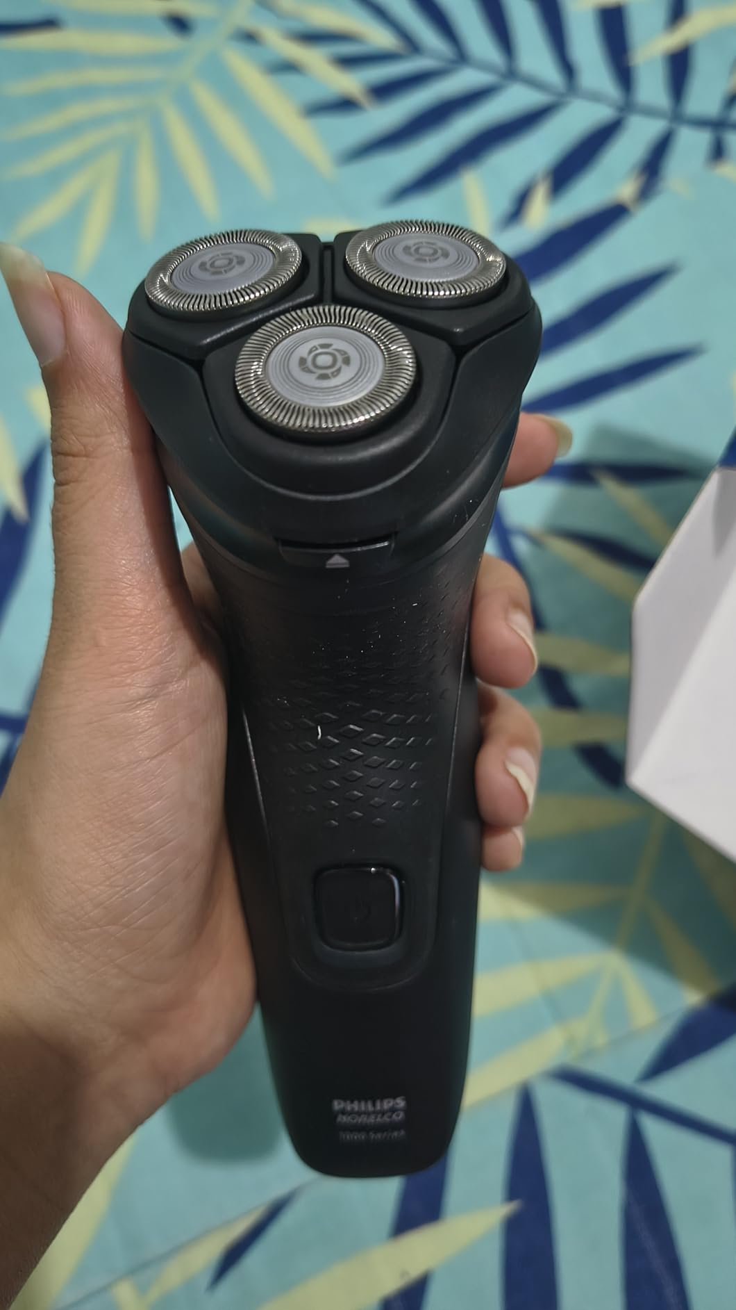 Philips Norelco Shaver 1100 Series, Dry Electric Shaver, 27 Self-Sharpening ComfortCut Blades, 4D Floating Heads, P-Cap, Deep Black, Model S1016/90 customer photo 1