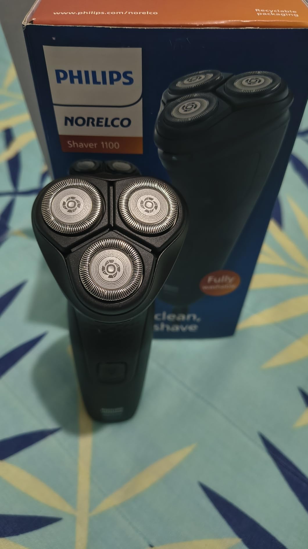 Philips Norelco Shaver 1100 Series, Dry Electric Shaver, 27 Self-Sharpening ComfortCut Blades, 4D Floating Heads, P-Cap, Deep Black, Model S1016/90 customer photo 2