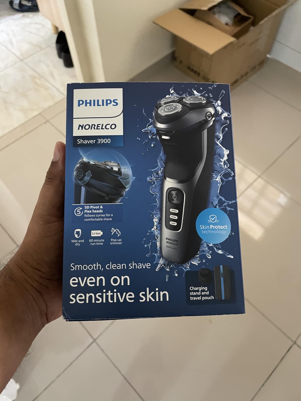 Philips Norelco Shaver 3900 Series, Wet and Dry Electric Shaver, P-Cap, Travel Pouch, Charging Stand, Storm Blue, Model S3341/92 customer photo 2