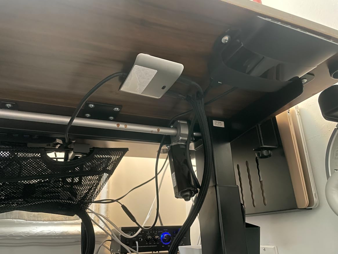 Cable Matters 20Gbps USB C Switch for 2 Computers, Up to 8K@30Hz on Windows, 4K@60Hz on macOS, 140W PD, for Sharing a USB-C/Thunderbolt 4 Monitor or Dock customer photo 2