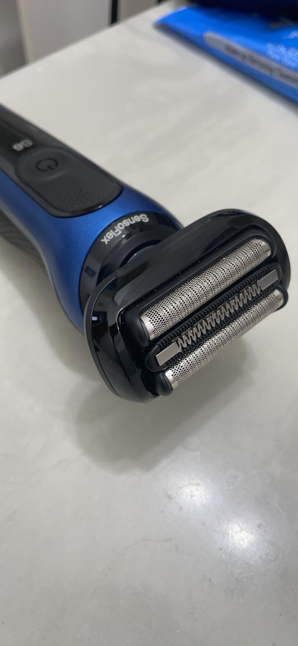 Braun Electric Shaver for Men, Series 6 6120s, Wet & Dry Shave, Turbo & Gentle Shaving Modes, with Precision Trimmer & Pouch, Blue customer photo 2