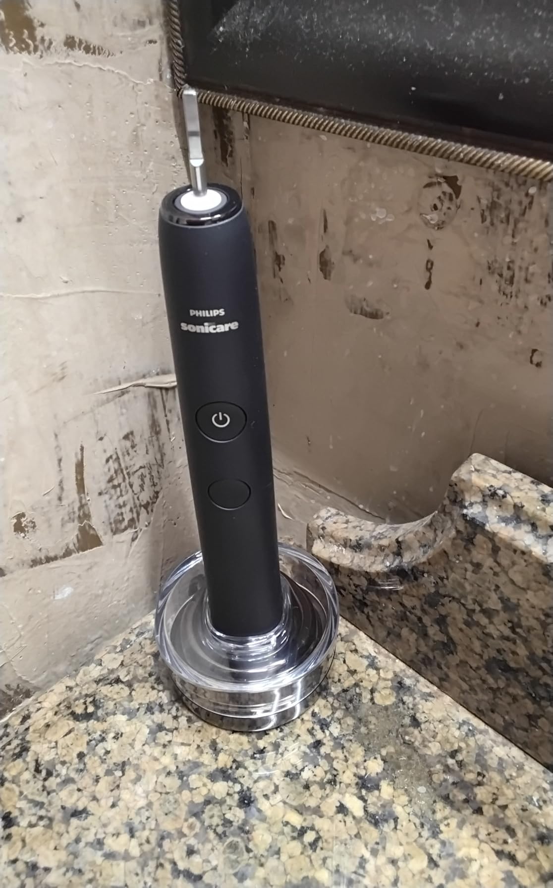 Philips Sonicare DiamondClean Smart 9300 Electric Toothbrush, Sonic Toothbrush with App, Pressure Sensor, Brush Head Detection, 4 Brushing Modes and 3 Intensity Levels, Black, Model HX9903/15 customer photo 1