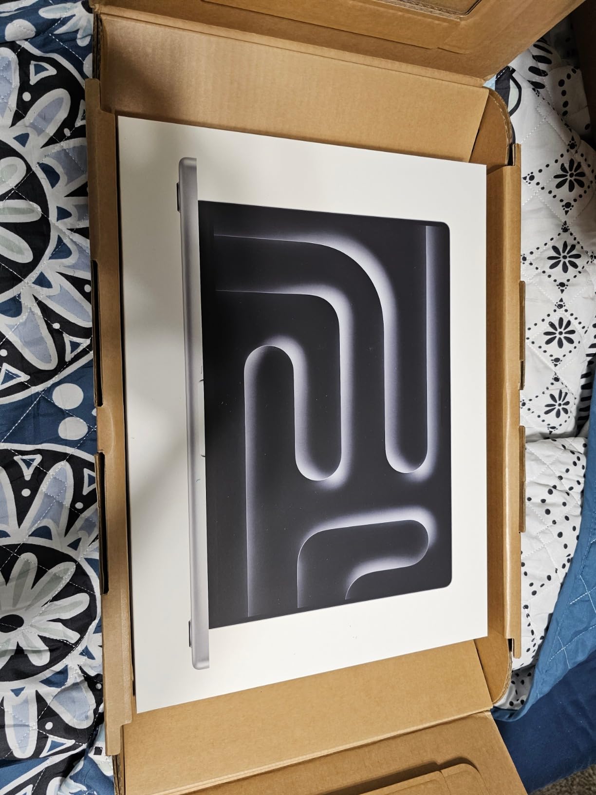 Apple 2023 MacBook Pro Laptop M3 Pro chip with 12-core CPU, 18-core GPU: Built for Apple Intelligence, 16.2-inch Liquid Retina XDR Display, 18GB Unified Memory, 512GB SSD Storage; Space Black customer photo 1