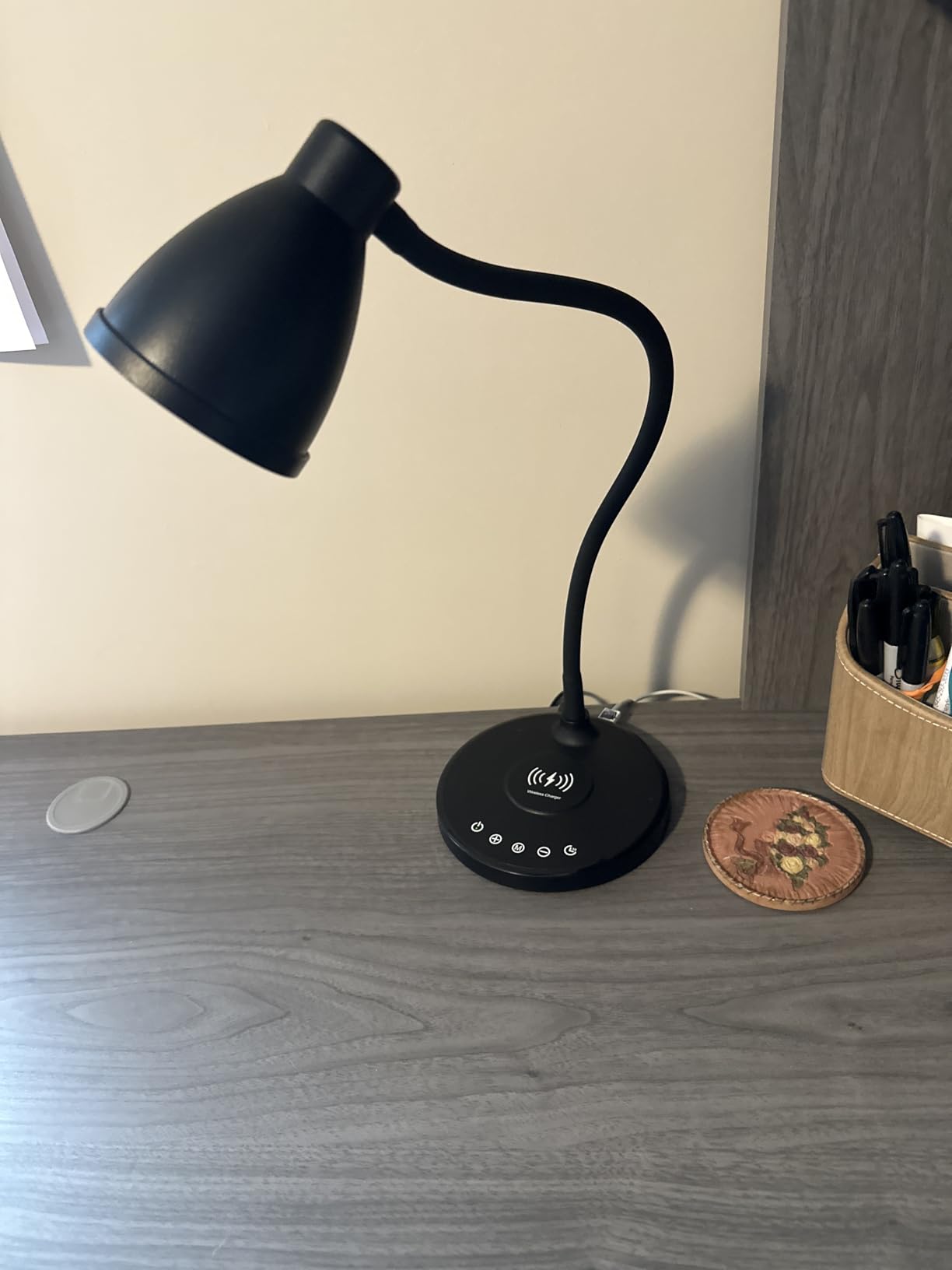 BOHON Desk Lamp for Home Office, LED Desk Light with USB C+A Charging Ports, Wireless Charger, 5 Colors Stepless Dimming Reading Light Timer, Touch Bedside Table Lamp for College Dorm Room Black customer photo 1