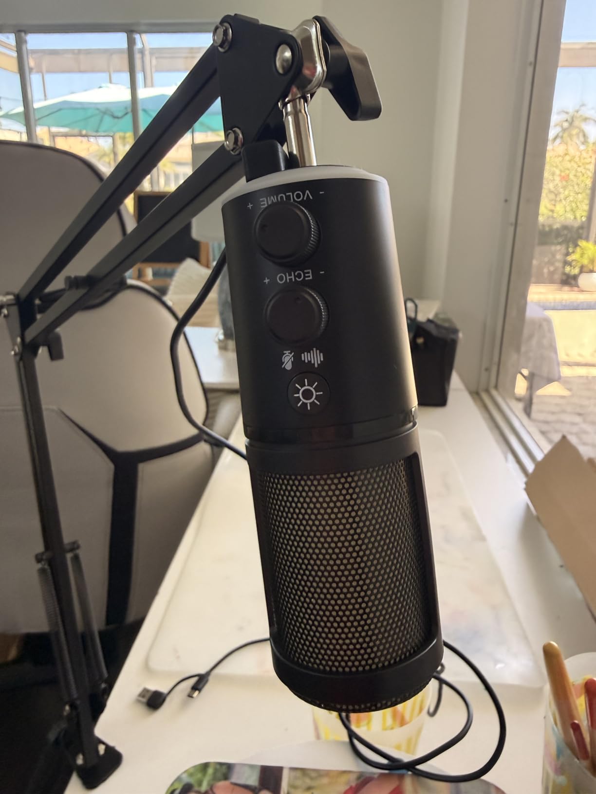 MAONO XLR/USB Dynamic Microphone Kit, RGB Podcast Mic with Software, Mute, Gain Knob, Volume Control, Boom Arm for Streaming, Gaming, Voice-Over, Recording-PD200XS Black customer photo 1