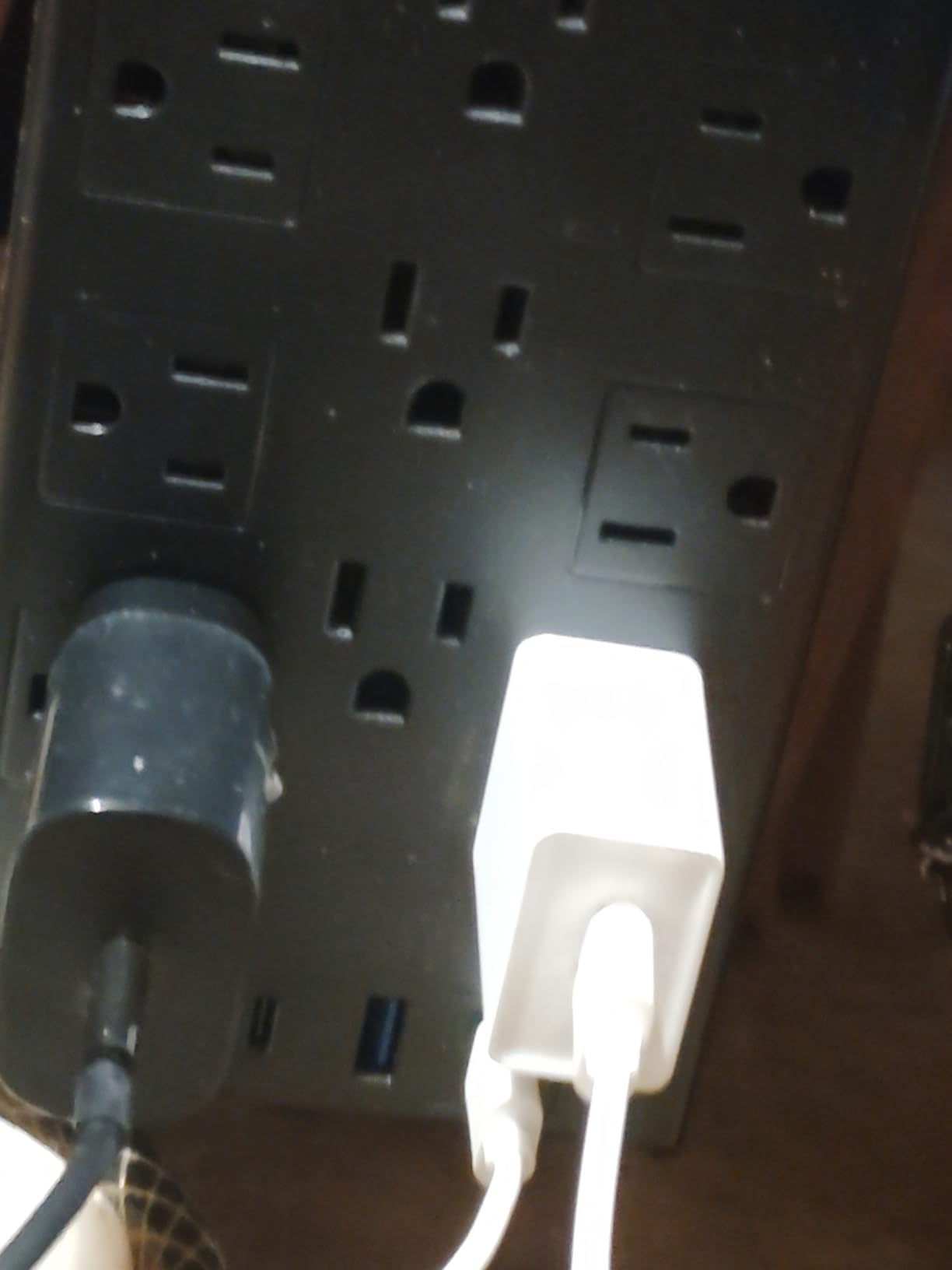 Surge Protector Power Strip 4800J, LeZone 10Ft Long Extension Cord Flat Plug, 12 Outlets 2 USB C 2 USB Ports, Wall Mountable, 20W Desk Charging Station, Black customer photo 1