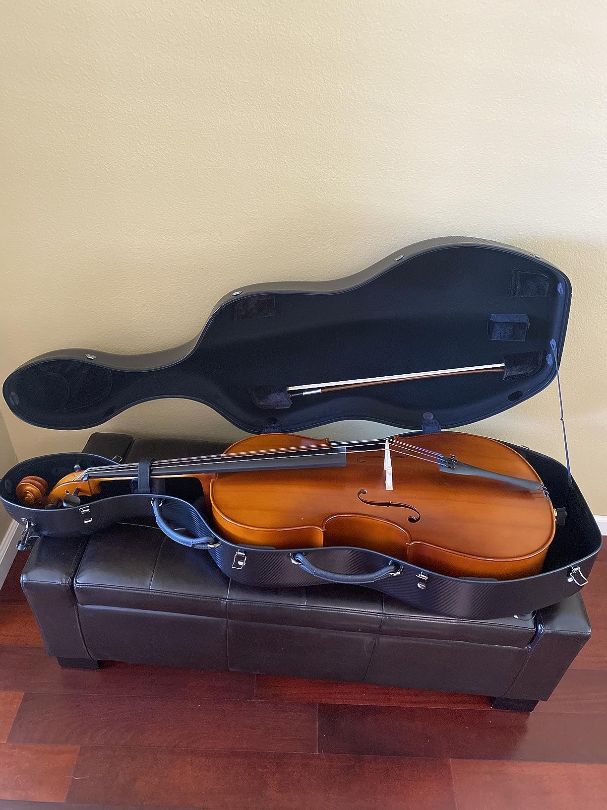 MI&VI CC-7002WB Classic Carbon Fiber Composite Cello Case (Full Size) 4/4 with Wheels | Carry Straps | 12.5lb Lightweight | Tough Shell (Blue + Bag) customer photo 1