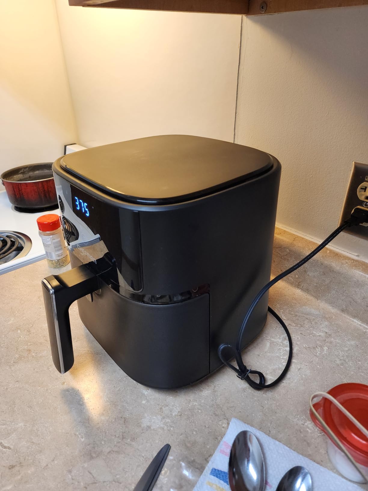 Chefman Air Fryer - 6 QT Compact Airfryer for Quick & Easy Meals in Minutes, Features Hi-Fry Technology for Extra Crisp, Touchscreen Controls with 4 Presets, Nonstick & Dishwasher Safe Basket - Black customer photo 2