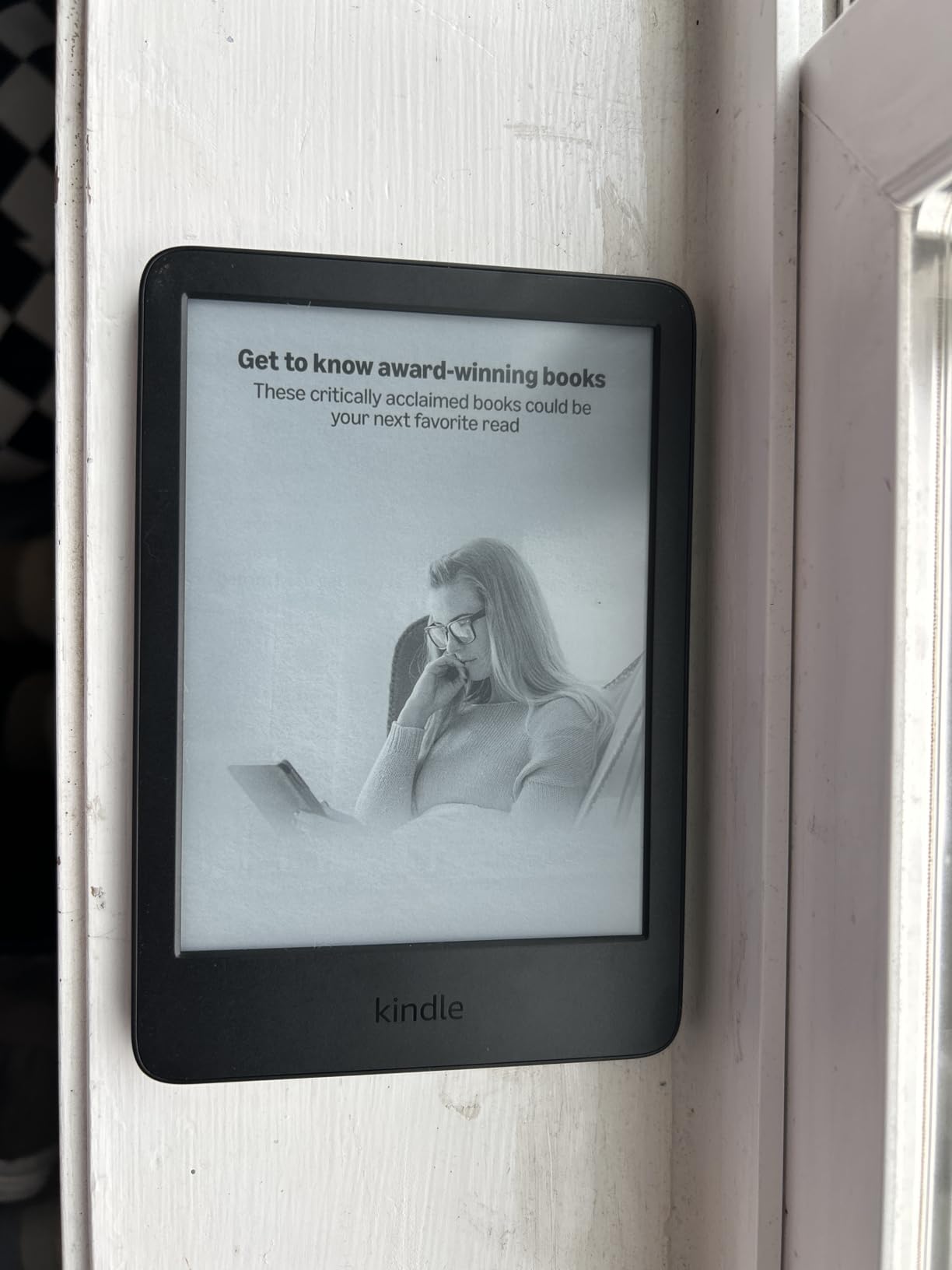 Like-New Amazon Kindle 16 GB (newest model) - Lightest and most compact Kindle, now with faster page turns, and higher contrast ratio, for an enhanced reading experience - Matcha customer photo 2