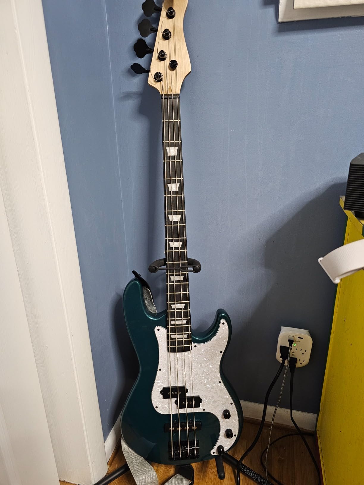 Ktaxon 4 String Electric Bass Guitar, PB-Style Full Size Standard Right Handed Beginner Kit with 20W AMP, Gig Bag, Strap customer photo 2