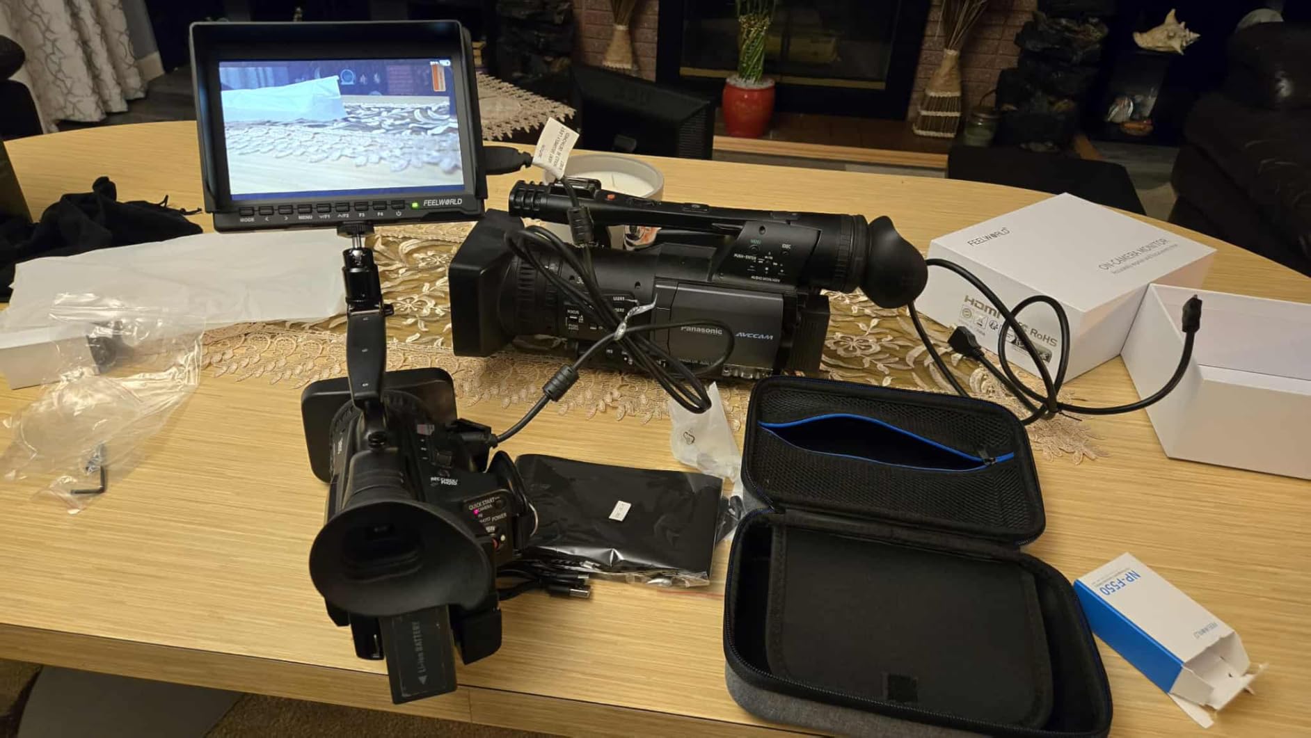 FEELWORLD FW759 7 Inch DSLR Camera Field Monitor with F550 2200mAh Battery and Bag HD Video Assist Slim IPS 1280x800 4K HDMI 1080p customer photo 2