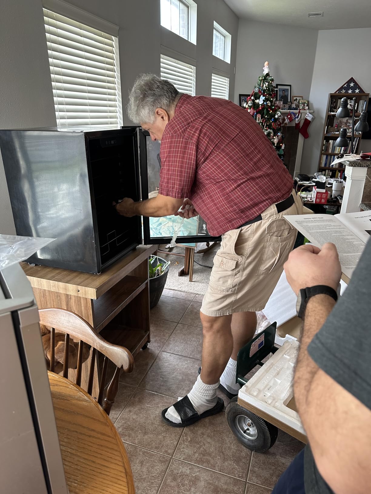 Hamilton Beach HBWF4303, 43-Bottle Wine Cooler Fridge Cellar with Curved Wire Shelves, Digital Control, Mirror Finish customer photo 1