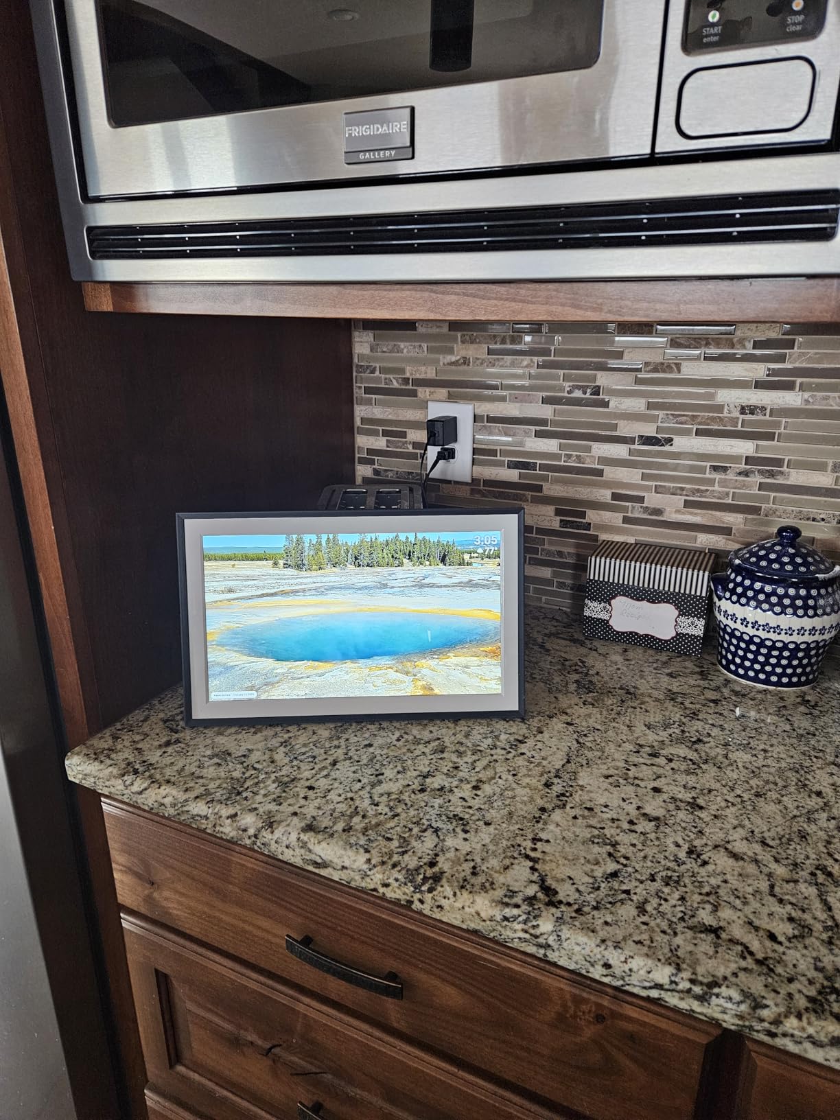 Digital Picture Frame, 15.6 Inch Large Frameo Digital Photo Frame WiFi, 32GB, 1920 * 1080 IPS HD Touch Screen, Tabletop and Wall-Mounted, Share Picture Video, Birthday, Wedding, for Mom customer photo 1