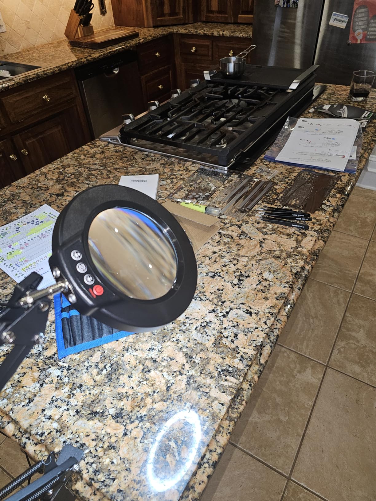 Coyeth 10X Magnifying Glass with Light and Clamp, Real Glass Stand Lighted Magnifier, 5 Color Modes Stepless Dimmable LED Desk Lamp Hands Free for Crafts Hobby Reading Painting Sewing Close Work customer photo 1