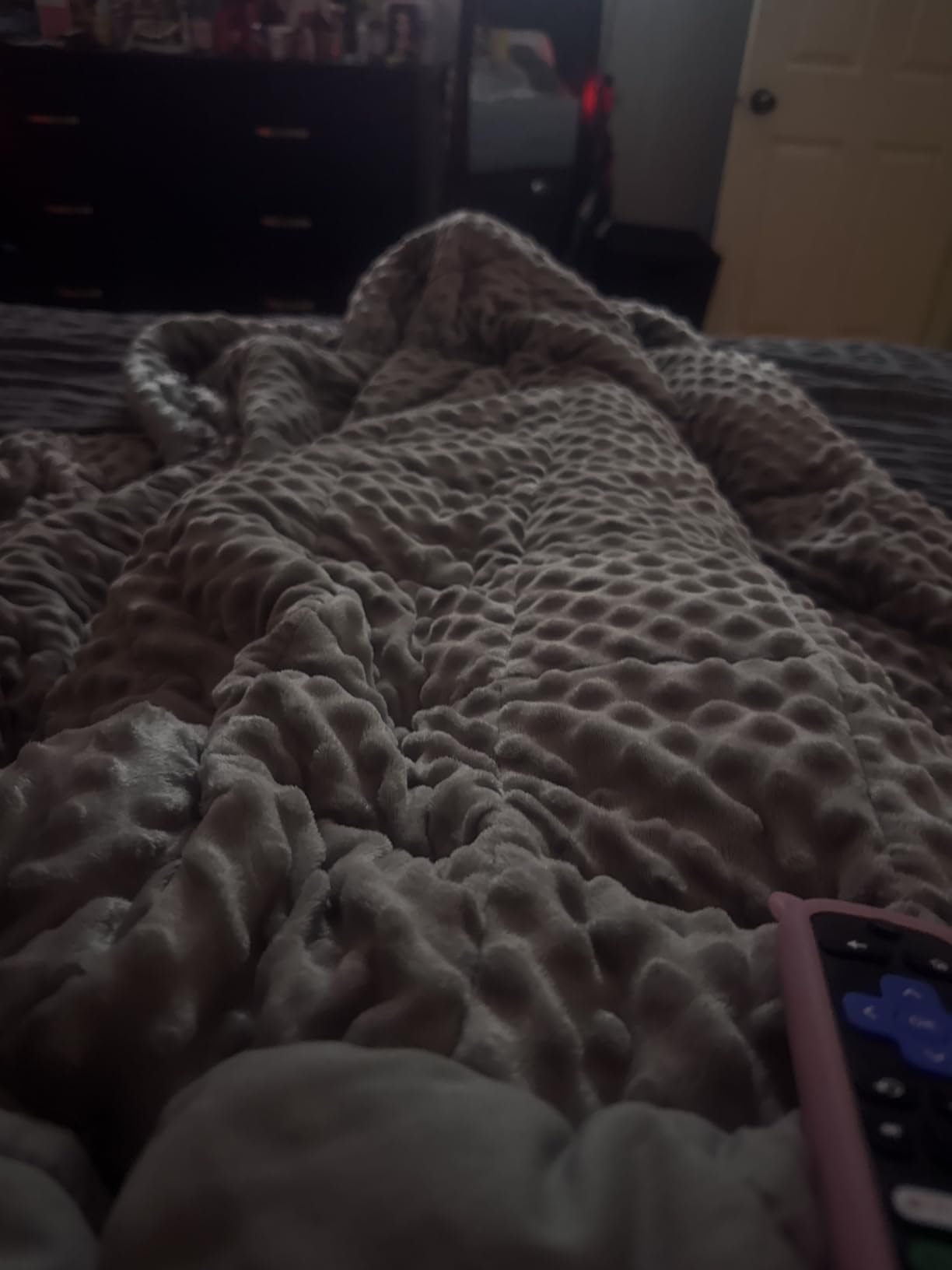 Mr. Sandman Weighted Blanket for Adults Queen Size 15 lbs, Soft Cooling Heavy Minky Blanket for Sleep, Washable Throw Blanket with Glass Beads, 60 x 80 Inches, Grey customer photo 1