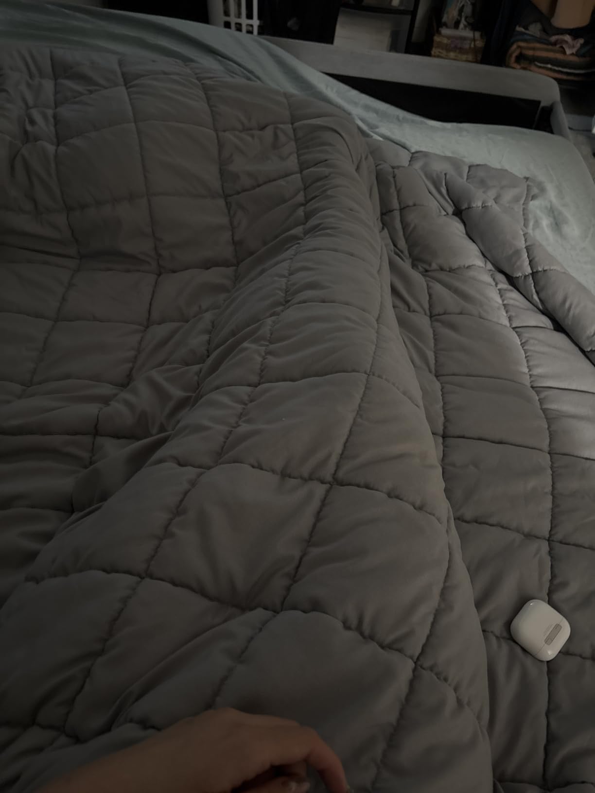 Mr. Sandman Weighted Blanket for Adults Queen Size 15 lbs, Soft Cooling Heavy Minky Blanket for Sleep, Washable Throw Blanket with Glass Beads, 60 x 80 Inches, Grey customer photo 2