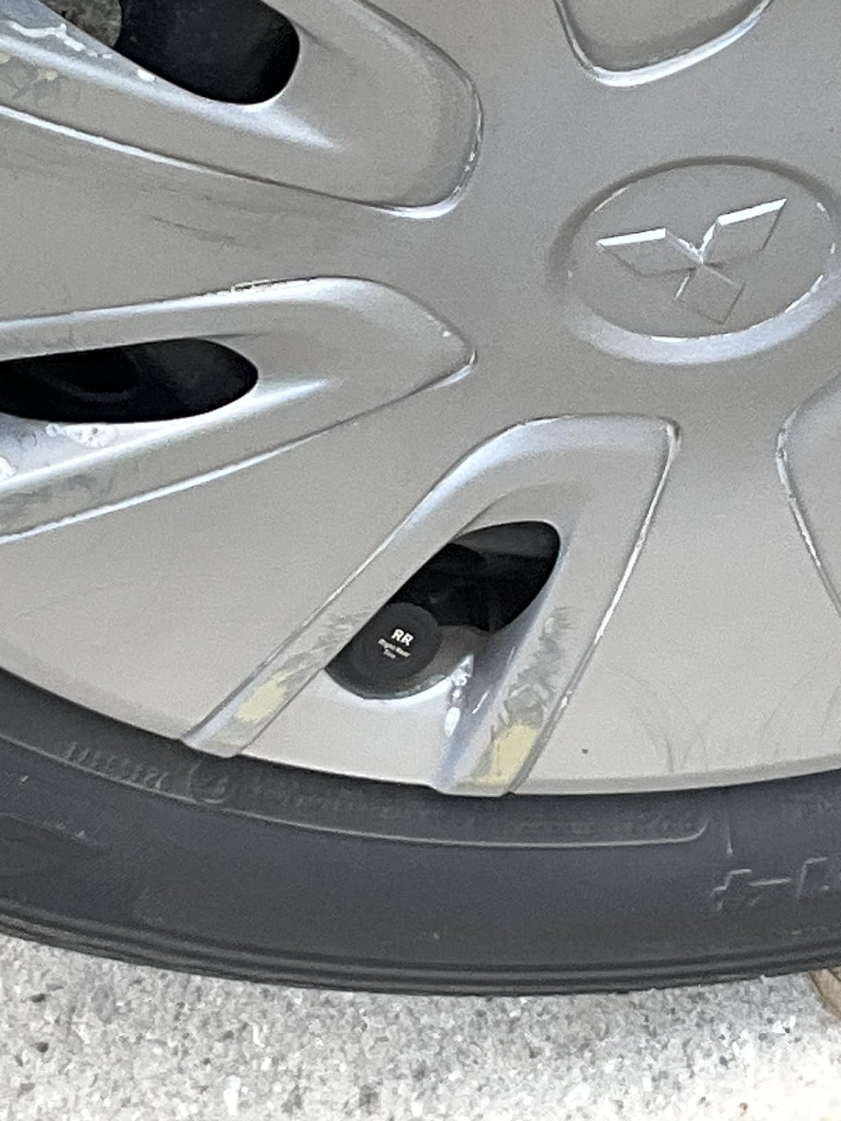 RV tire Pressure Monitoring System, Wireless TPMS Tire Pressure Monitor System with Solar Charger, RV TPMS with 4 tire Pressure Sensors & 6 Alarm Modes(0-87 PSI) customer photo 1