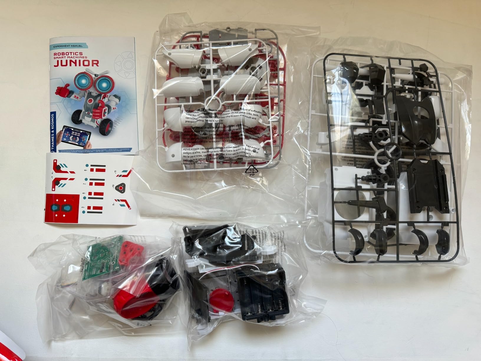 Thames & Kosmos Robotics Smart Machines Junior STEM Kit, Build & Code Your Robot's Movements, Speed, Lights & Sounds, for Ages 8+ customer photo 1
