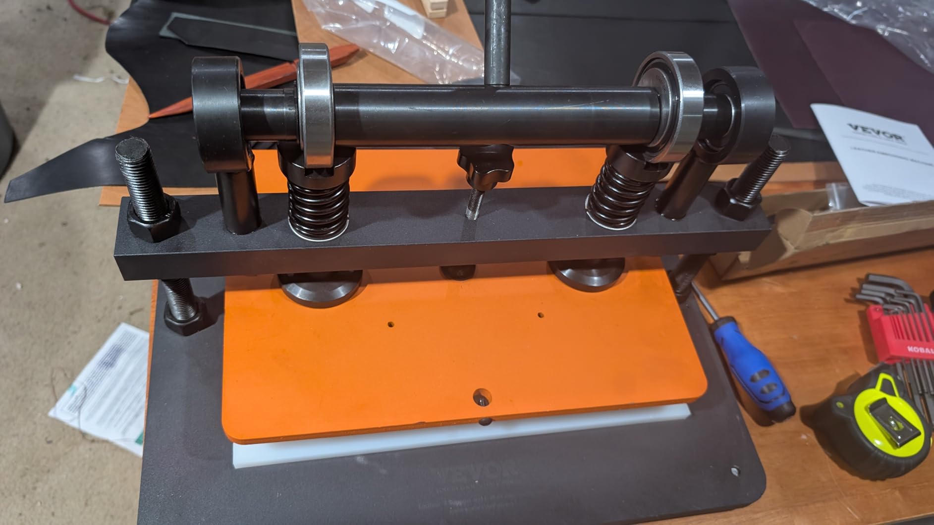 VEVOR Leather Cutting Machine, 11 x 5.5 in Embossing Plate Manual Die Cutter, 0.47 in Pressure Stroke Leather Embossing Machine, Dual Guide Shafts Die Cut Machine for Various of Materials customer photo 1