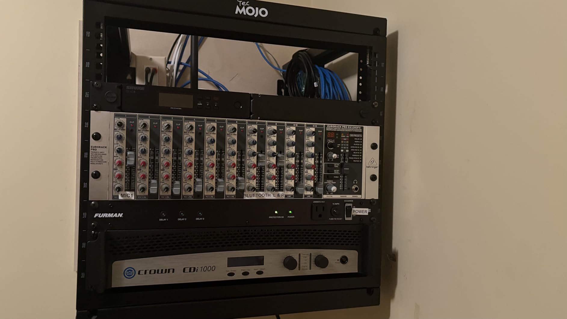 Tecmojo 9U Wall Mount Rack - Open Frame Server Rack with Swing Gate, 18in Depth, 16in Apart Mounting Holes customer photo 2