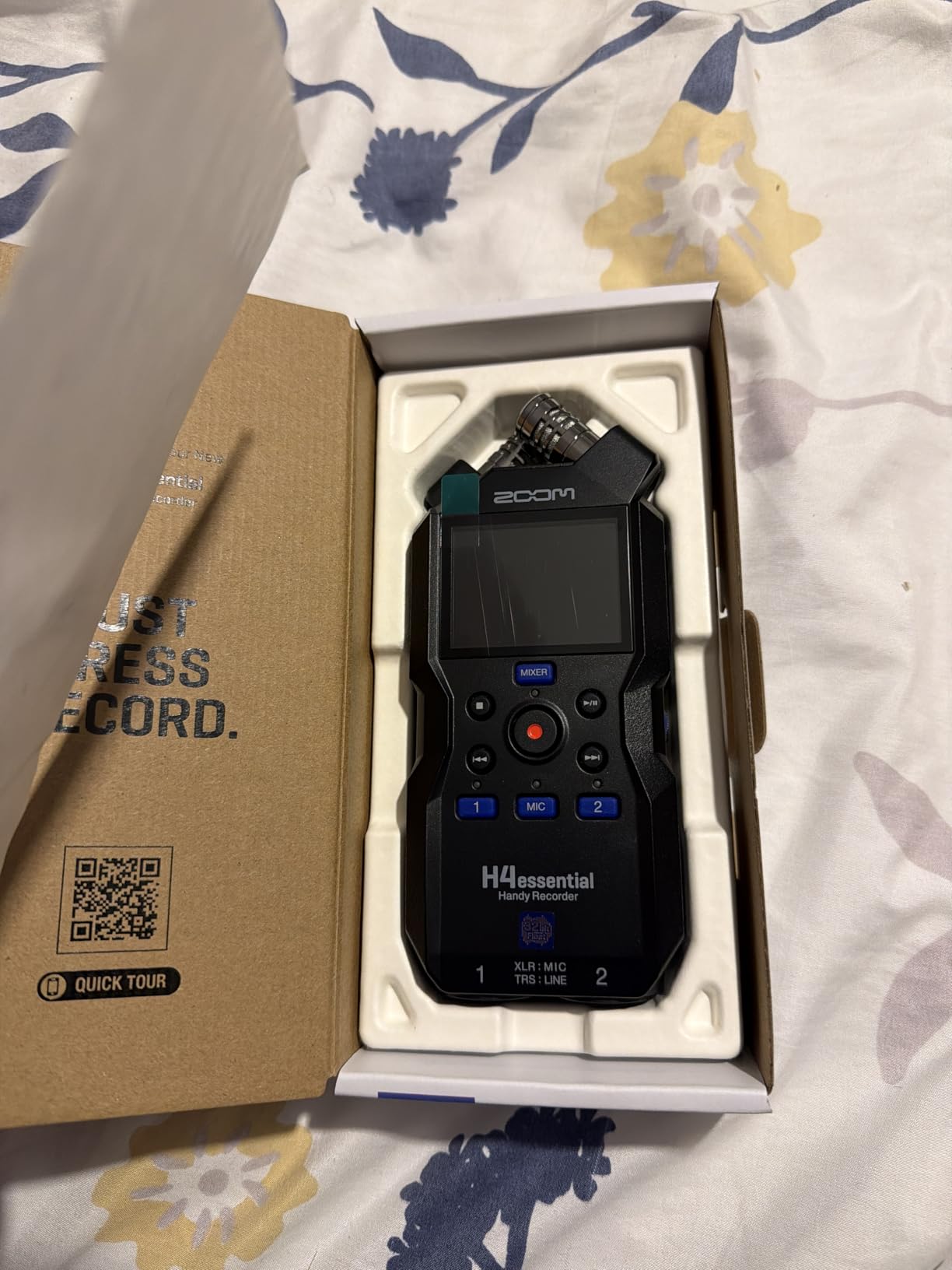 Zoom H4 Essential Handheld Recorder for Musicians, Podcasters & Filmmakers with Stereo Microphones, 2 XLR/TRS Inputs, 4 Tracks of 32-Bit Float Recording, USB Audio Interface customer photo 1