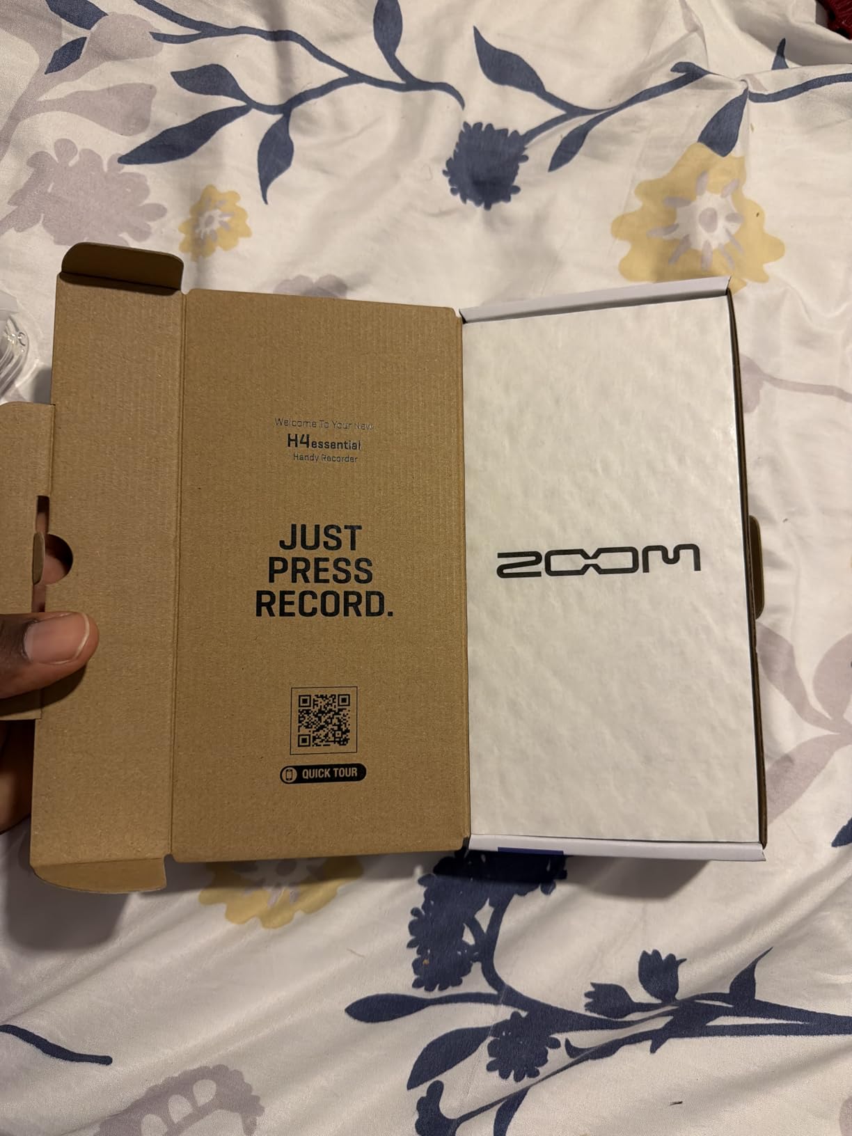 Zoom H4 Essential Handheld Recorder for Musicians, Podcasters & Filmmakers with Stereo Microphones, 2 XLR/TRS Inputs, 4 Tracks of 32-Bit Float Recording, USB Audio Interface customer photo 2