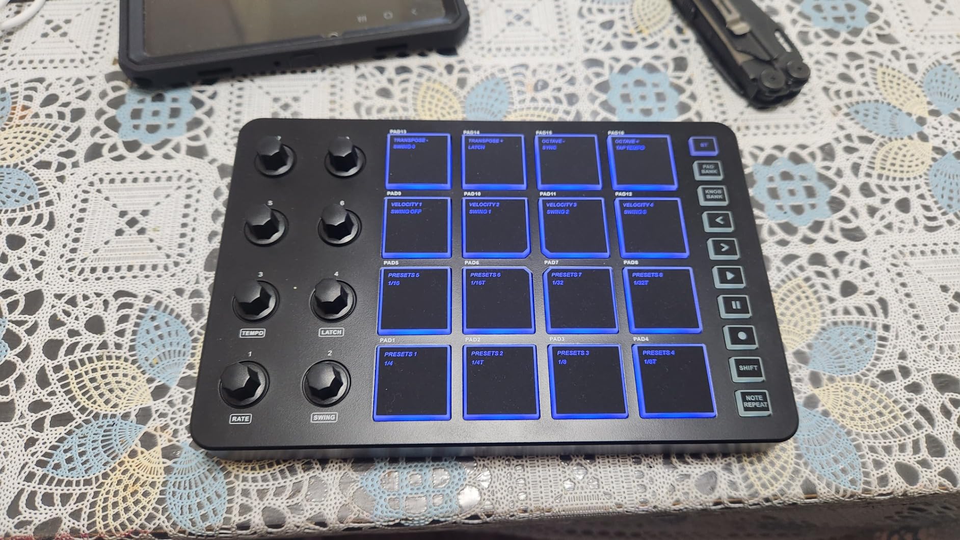 M-VAVE Wireless MIDI Controller Pads, Bluetooth Portable USB MIDI Controller with 16 Drum Pads, 8 Assignable Knobs, Note Repeat, Full Level Buttons, Rechargeable battery (Black Pad) customer photo 1