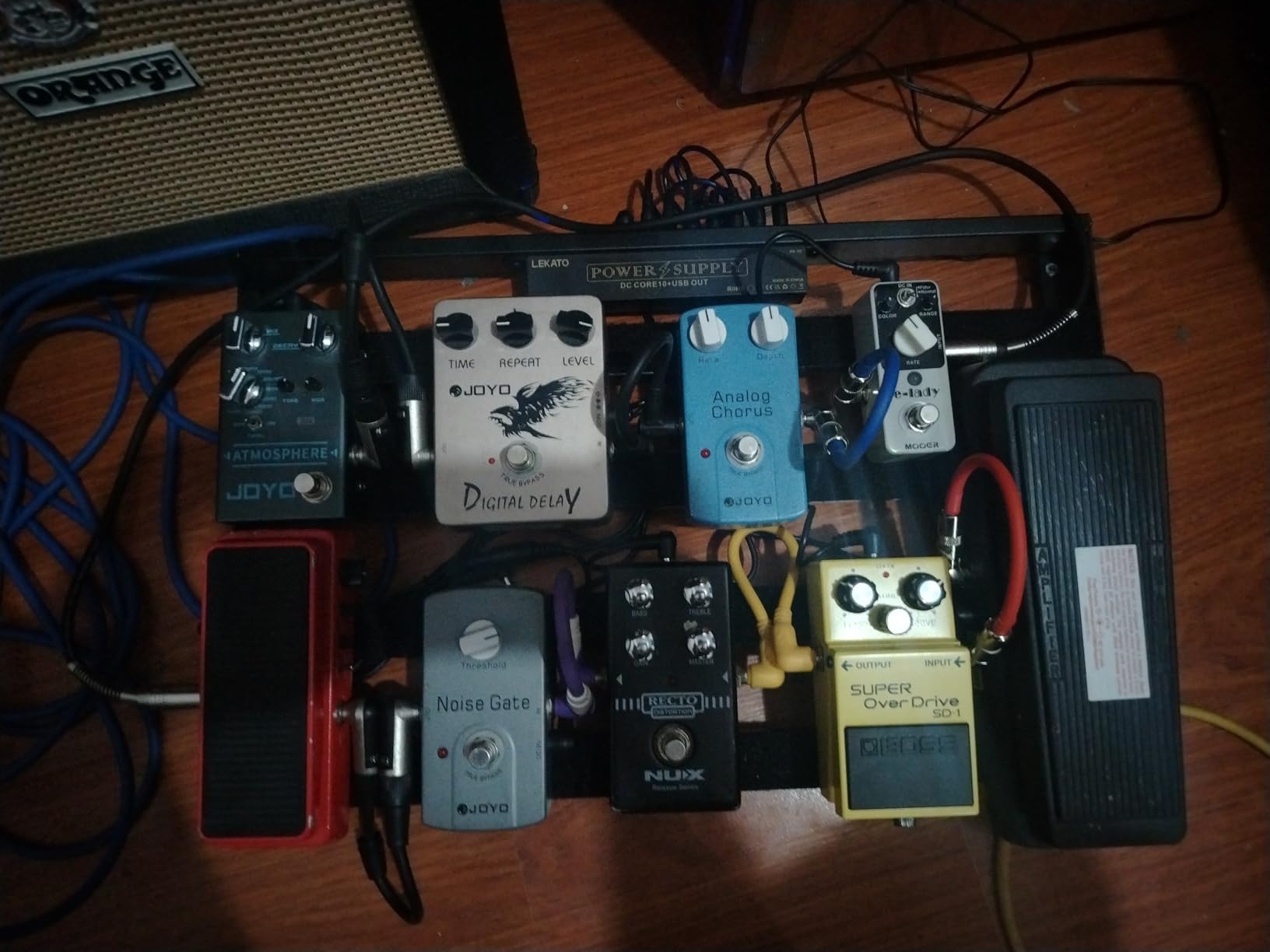 LEKATO Pedalboard, Pedal Board with Built-in Power Supply, 19x12.2x1.8