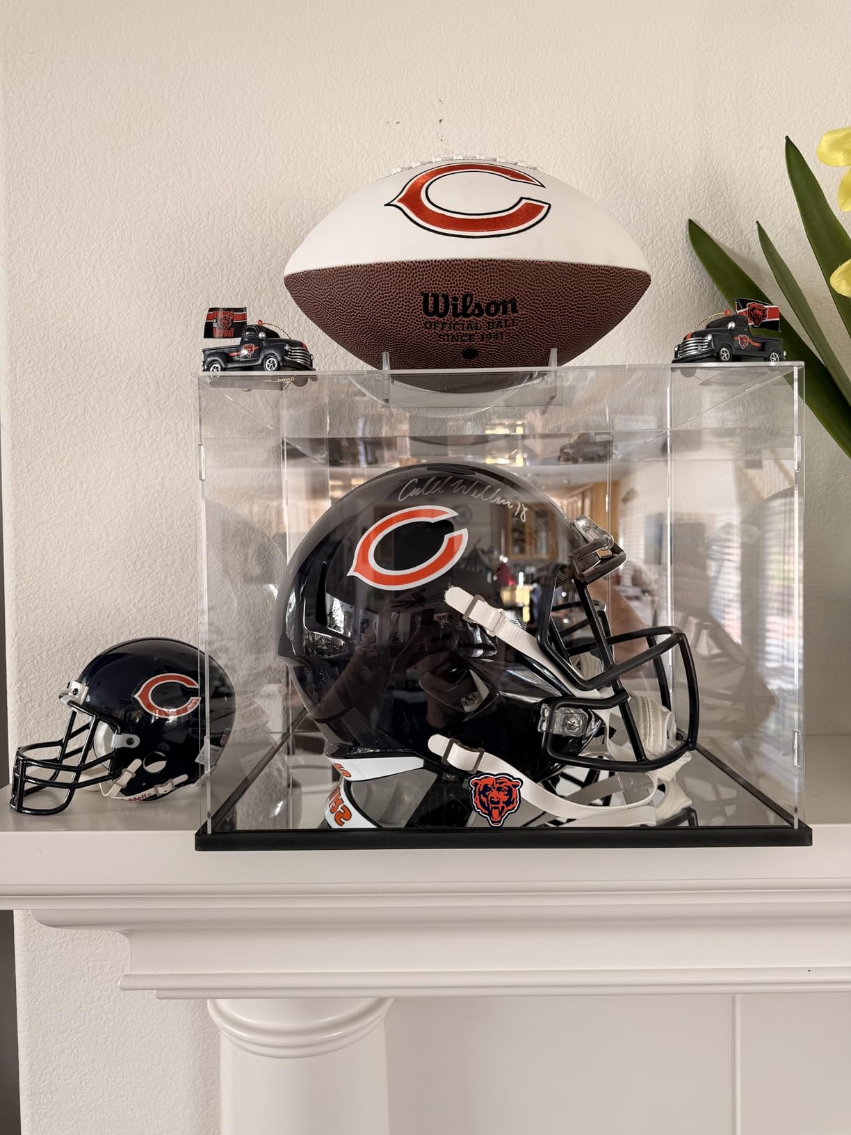 Acrylic Football Helmet Display Case Full Size with Mirror Back and Base, UV Protection Dustproof Clear Cube Box for Sports Memorabilia Storage, Assembly Required customer photo 1