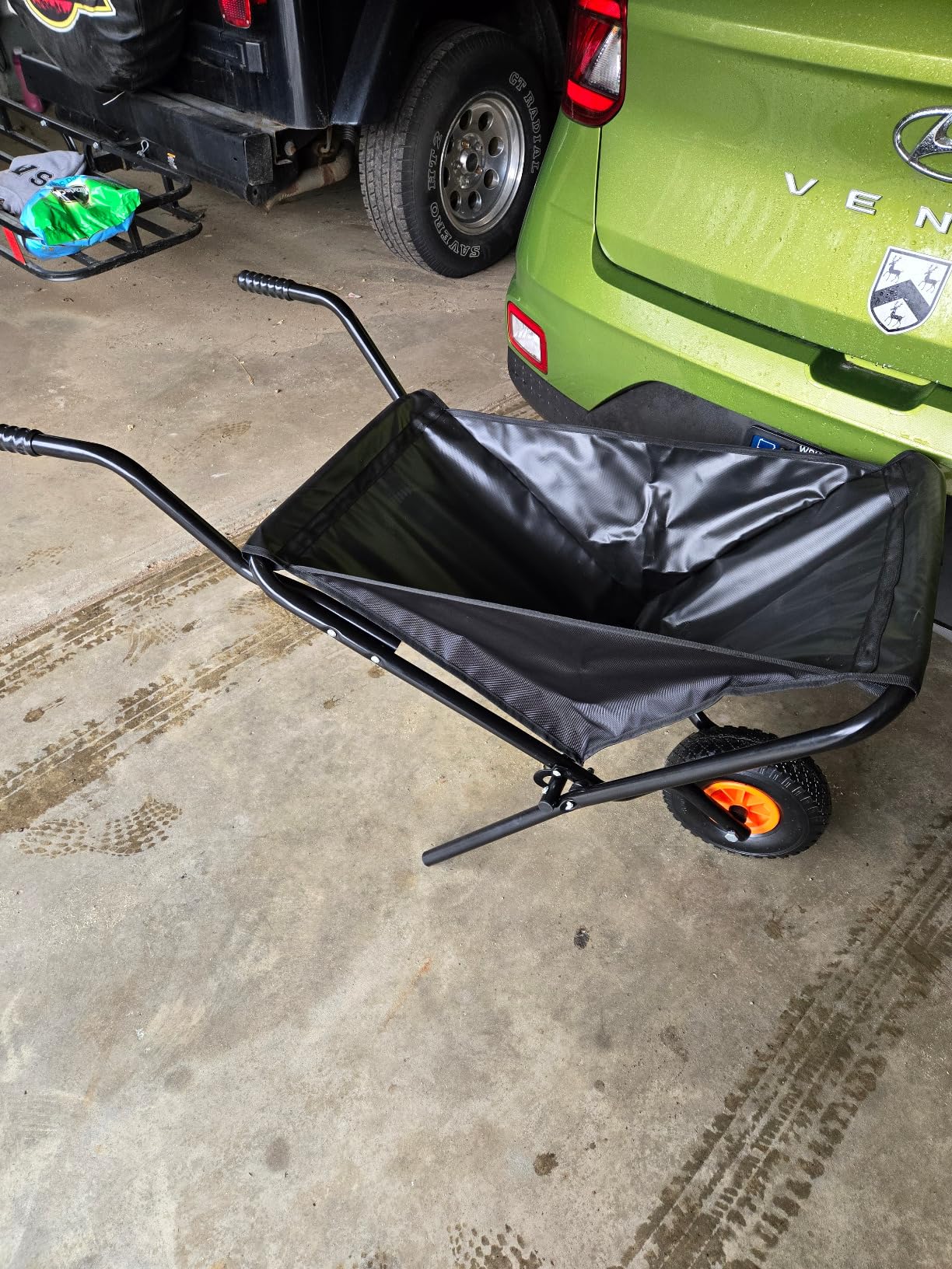 Collapsible Wheelbarrow, Folding Utility Garden Cart Easy Loading and Dumping Yard Cart Thickened Oxford Cloth Lawn Cart for Nutrient Soil, Grass, Leaf, Garden Supplies customer photo 1