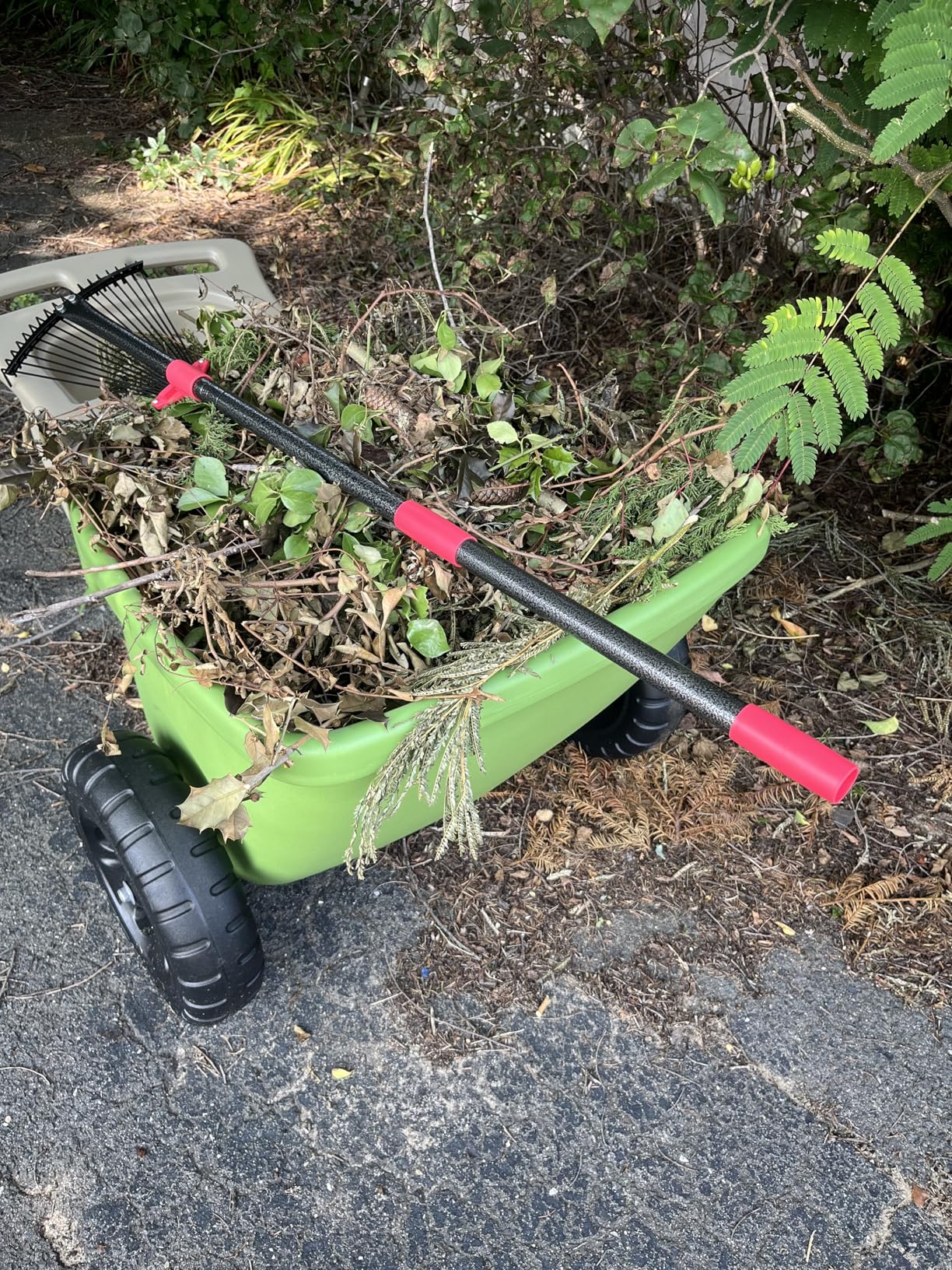 Simplay3 Easy Haul Durable Wheelbarrow with Garden Tool Storage Tray - Large Easy Turn Wheels - Gray - Made in USA customer photo 1