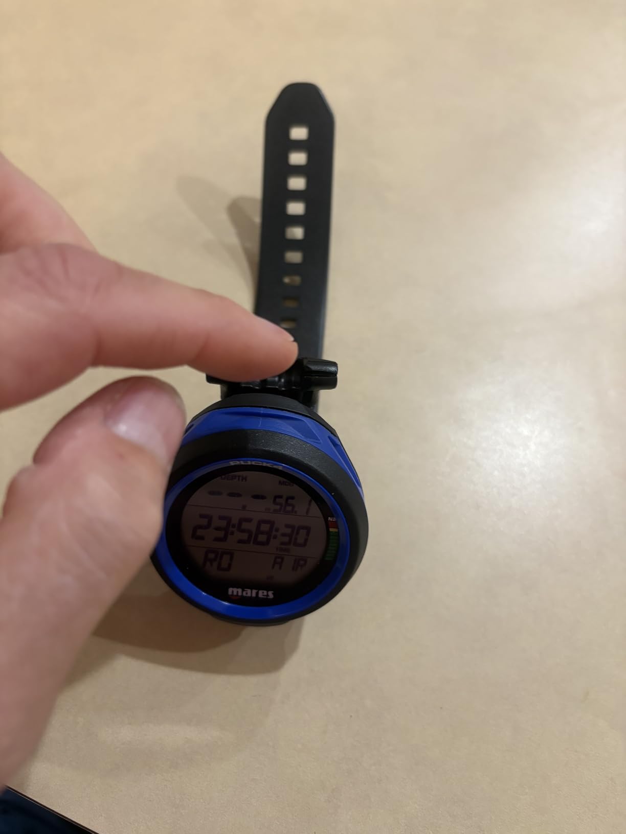 Mares Puck 4 Wrist Dive Computer | Entry-Level Watch-Style One Button Control Underwater Scuba Diving Computer, Black/Aqua customer photo 1