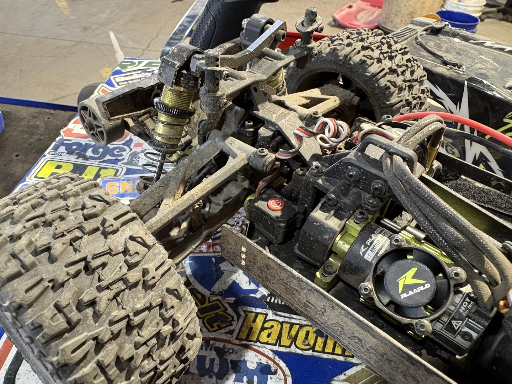 AMORIL 1/10 RTR Brushless Fast RC Cars for Adults,Max 50mph Hobby Electric Off-Road Monster Truck,Waterproof High Speed RC Car 4WD Remote Control Car with 3S Lipo,Green customer photo 1