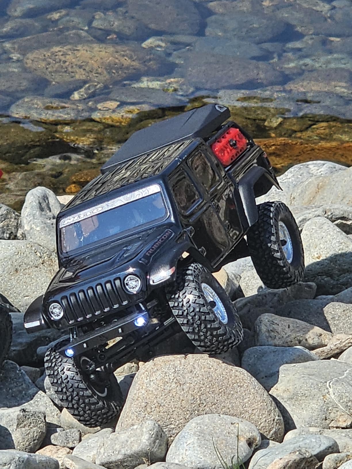 Axial RC Truck SCX24 Jeep Gladiator 4 Wheel Drive Rock Crawler Brushed RTR Nothing Needed to Complete Ready-to-Run Green AXI00005V2T3, Remote Control Car, RC Car, RC Crawler customer photo 1
