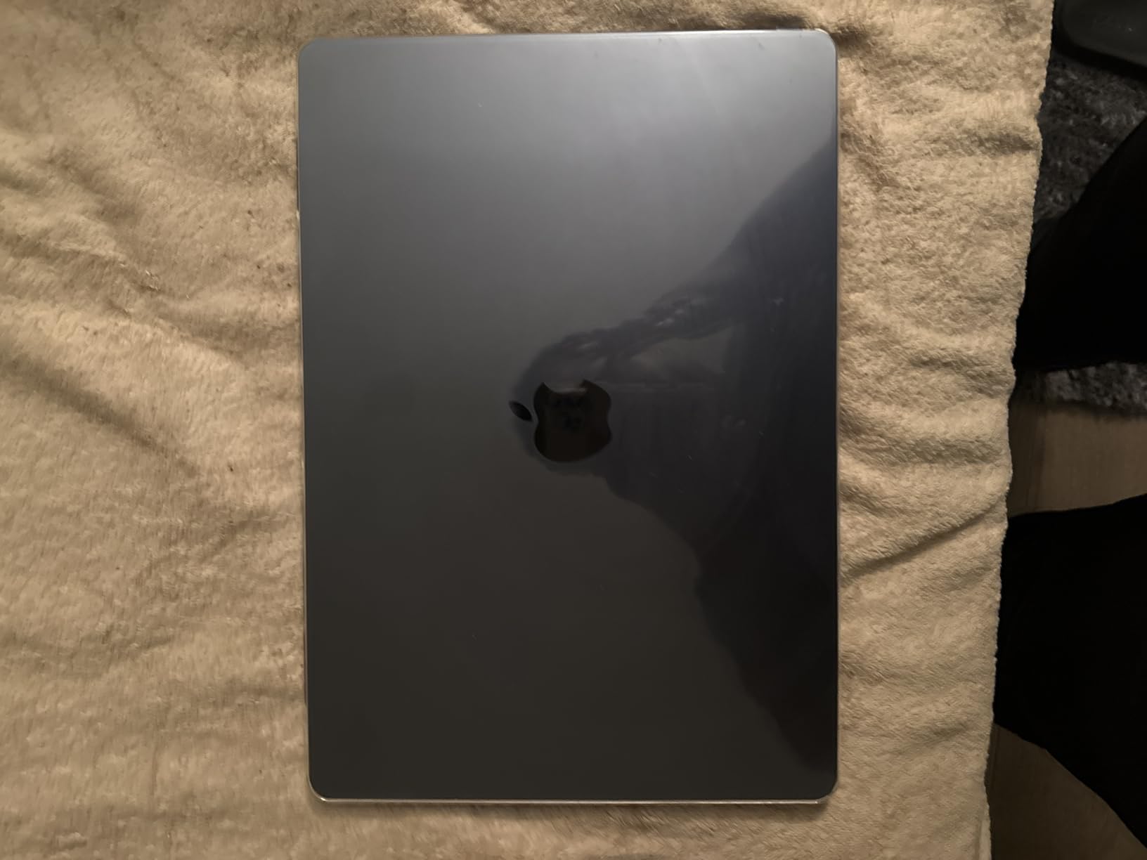 Apple 2024 MacBook Air 15-inch Laptop with M3 chip: Built for Apple Intelligence, 15.3-inch Liquid Retina Display, 16GB Unified Memory, 512GB SSD Storage, Backlit Keyboard, Touch ID; Starlight customer photo 2