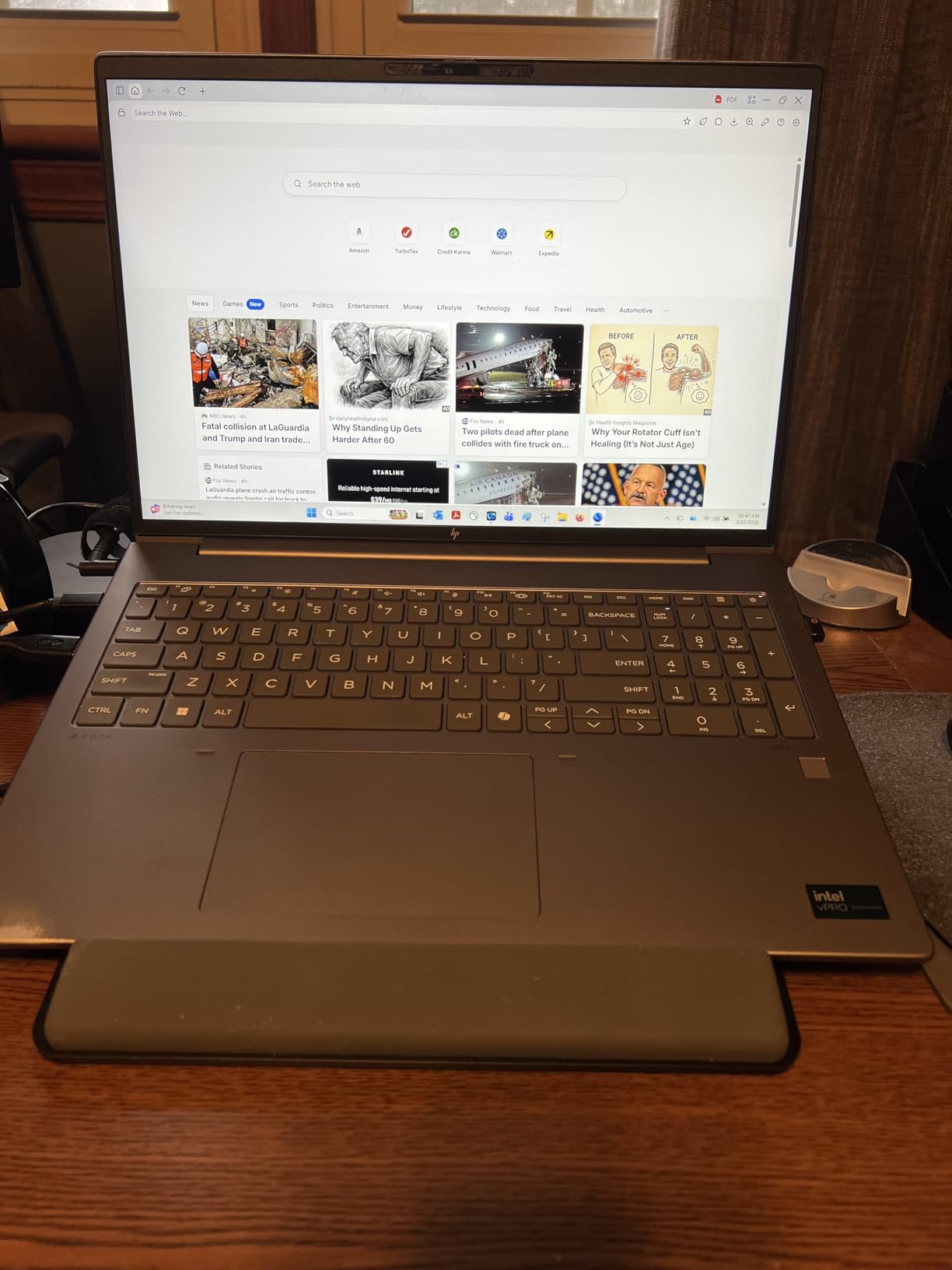 Laptop Stand for Desk, Metal Laptop Stand with Wrist Support, Ergonomic Detachable Laptop Riser, Aluminum Lectern, Computer Stand for MacBook Air Pro, HP, Dell, XPS, HP (10-17