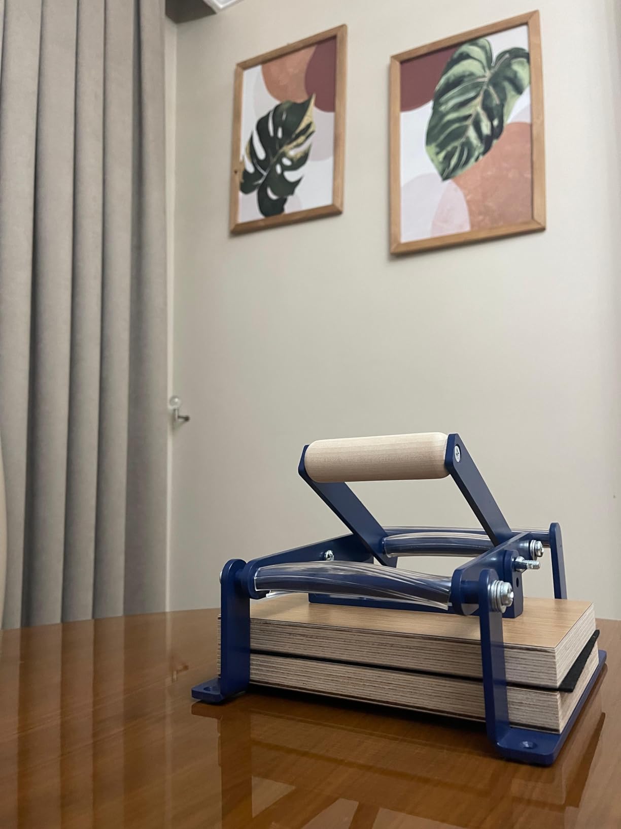 Linocut Press Machine - Lino Printmaking Tool for Relief & Block Printmaking - Manual Tabletop Art Press for Linoleum & Woodcut - A5 Size (8.7