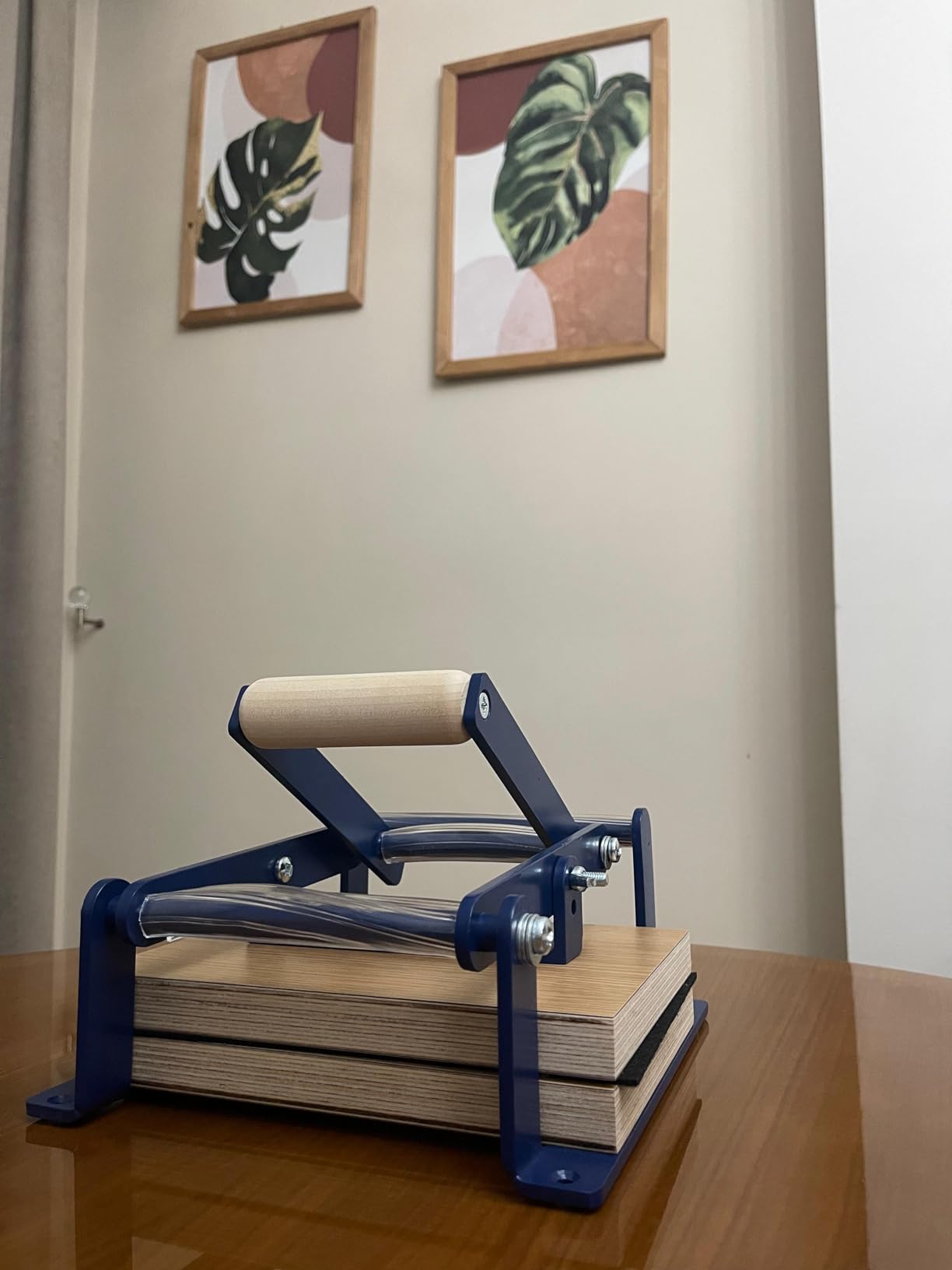 Linocut Press Machine - Lino Printmaking Tool for Relief & Block Printmaking - Manual Tabletop Art Press for Linoleum & Woodcut - A5 Size (8.7