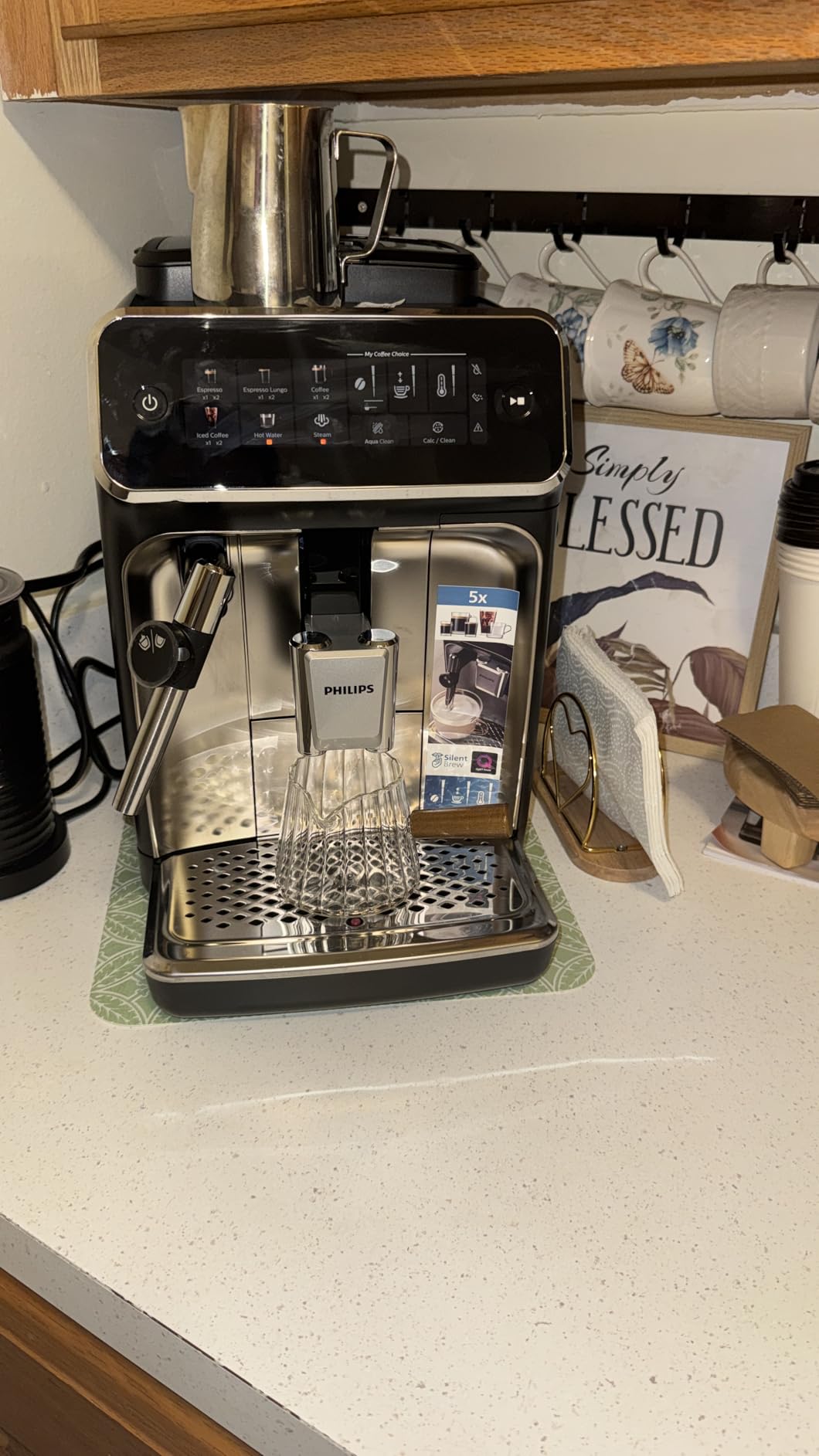 Philips 3300 Series Fully Automatic Espresso Machine with LatteGo Milk System and integrated grinder, 6 Hot & Iced Coffee Pre-Sets, 40% Quieter SilentBrew, 15-Bar Pressure, Glossy Black (EP3341/50) customer photo 1