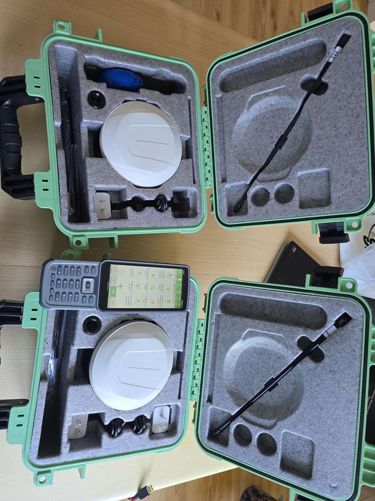 E1 GNSS Survey Equipment 20 Hours Endurance RTK GPS with IMU Rover & Base Handheld Collector with Survey Software RTK Surveying Equipment,1408 Channels, 15km UHF Range,60° Tilt Survey customer photo 1