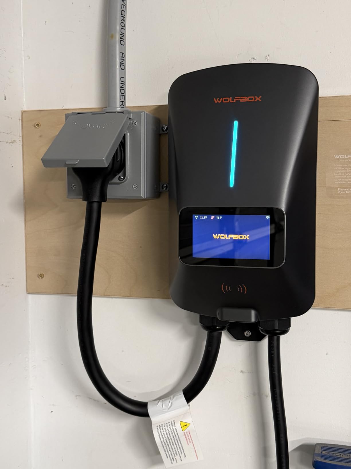 WOLFBOX Level 2 EV Charger 40amp - NEMA 14-50 EVSE with J1772 Connector - CSA Certified Wall Home EV Charger - 25FT Cable, Outdoor/Indoor, RFID Card, WiFi Enabled, 240V Electric Vehicle Charging Station customer photo 1