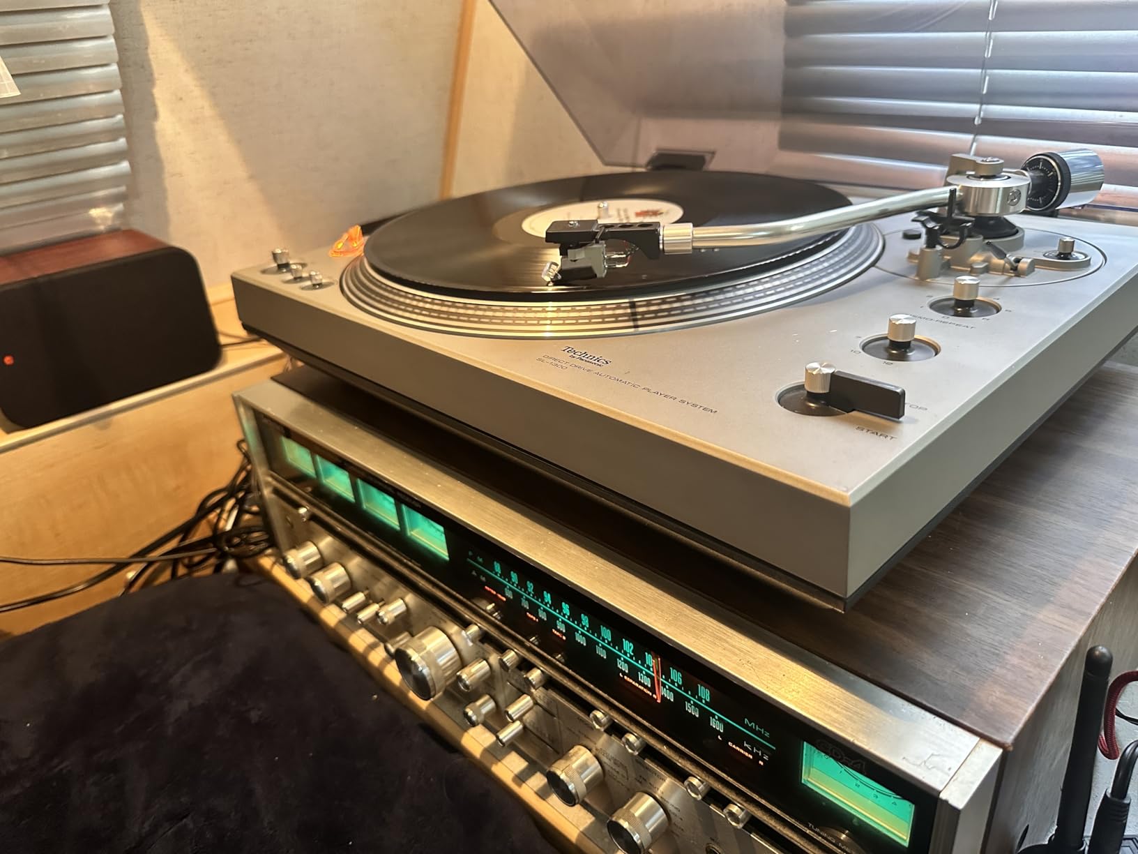 Powered Bluetooth Bookshelf Speakers, 40W Record Player Speakers with 2.75 Inch Woofer, Stereo Speakers with Optical/AUX/TV-ARC Connection for Turntable, No Receiver or Amplifier Required customer photo 1