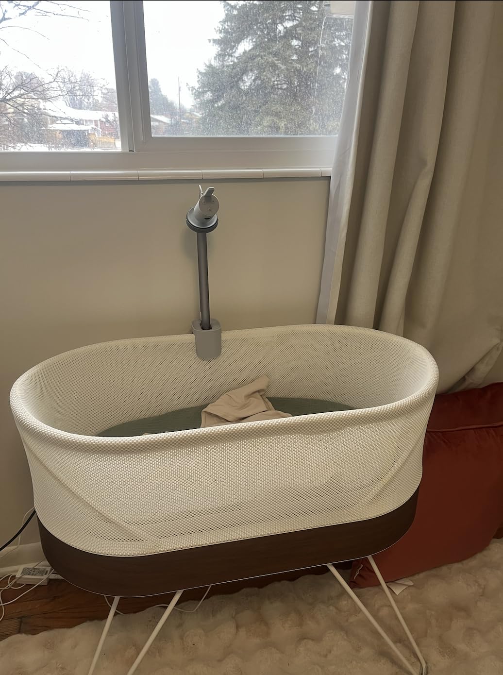 Philips Avent Premium Connected Baby Monitor, Smart Baby Monitor with App, 1080p Camera, SenseIQ Sleep & Breathing Motion Tracking, Cry Detection & Translation, Two-Way Audio, Night Vision, SCD973/37 customer photo 2