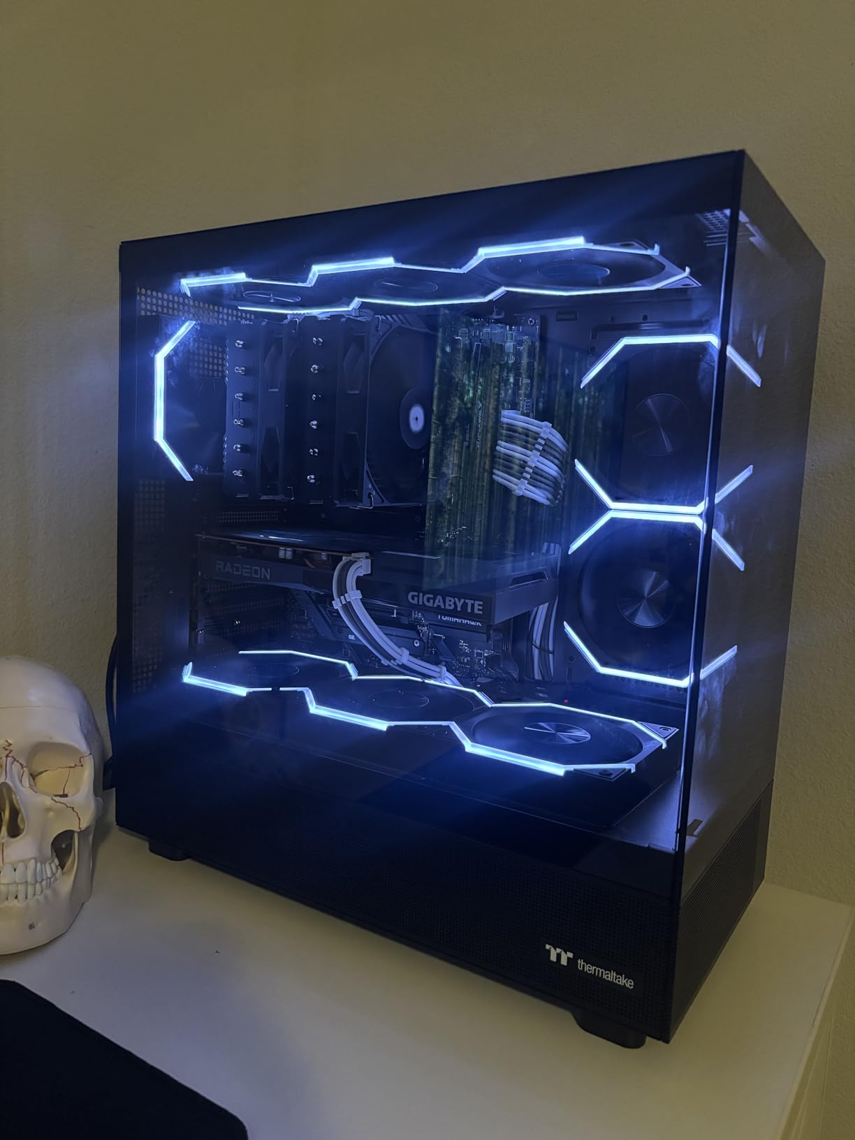 Thermaltake View 270 Plus TG ARGB Snow Mid Tower E-ATX Case; 3x120mm ARGB Fans Included; Support Up to 360mm Radiator; Front & Side Dual Tempered Glass Panel; CA-1Y7-00M6WN-01; 3 Year Warranty customer photo 1