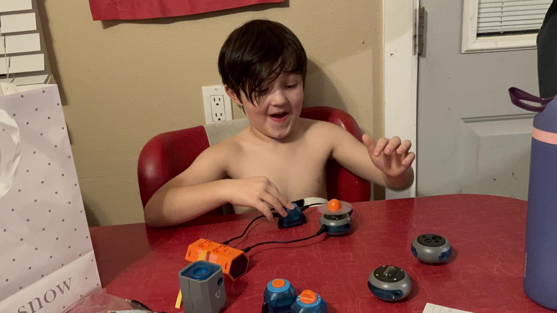 National Geographic Circuit Maker Electronics Science Kit - 60 Hands-On STEM Projects for Kids, Build Real Electrical Circuits customer photo 2