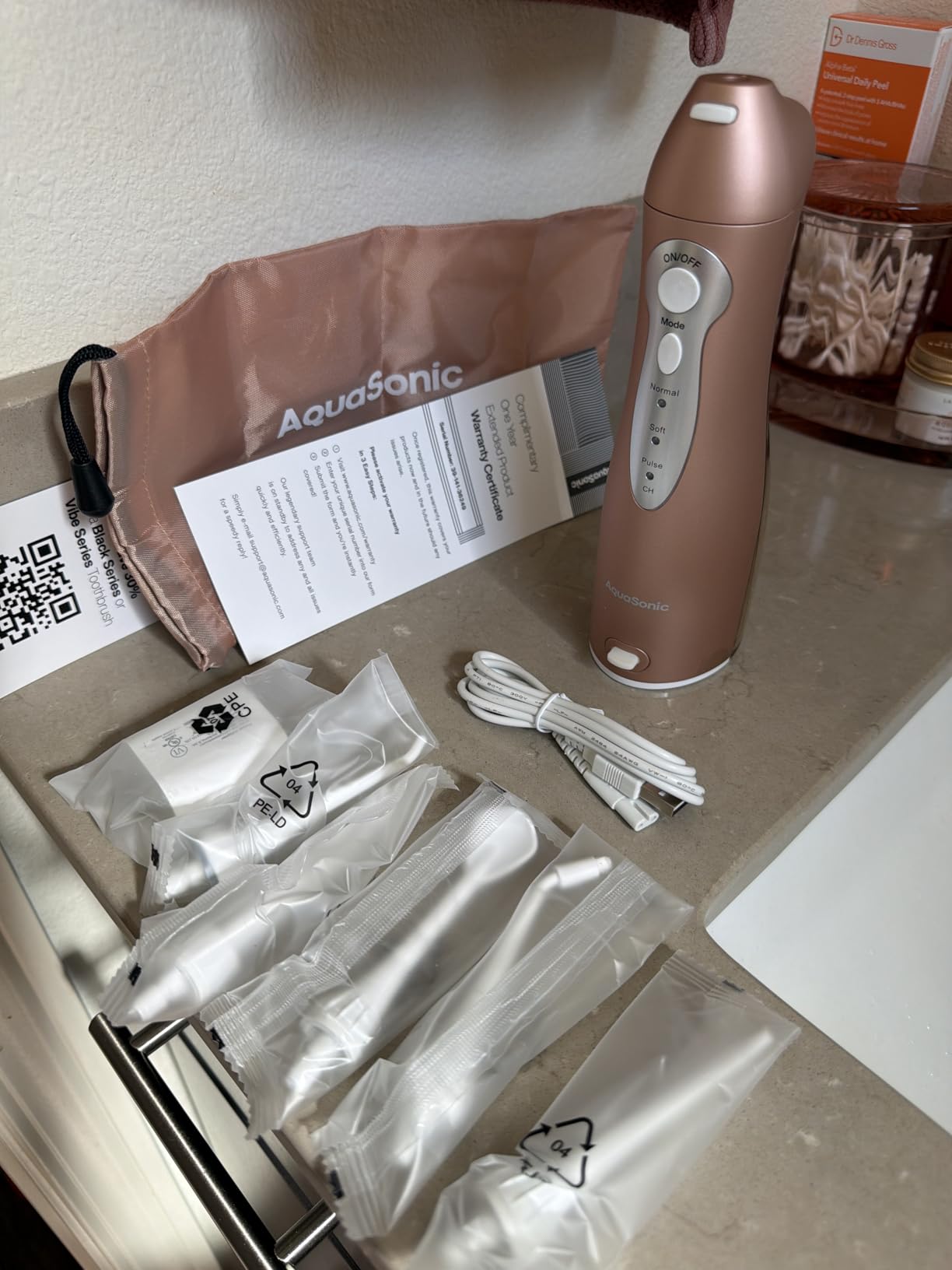 AquaSonic Water Flosser - Cordless Rechargeable Water Flossers for Teeth Cleaning - Waterproof Aqua Flosser, Portable Oral Irrigator for Dental Cleaning with 5 Jet Tips - Braces Home Travel customer photo 2