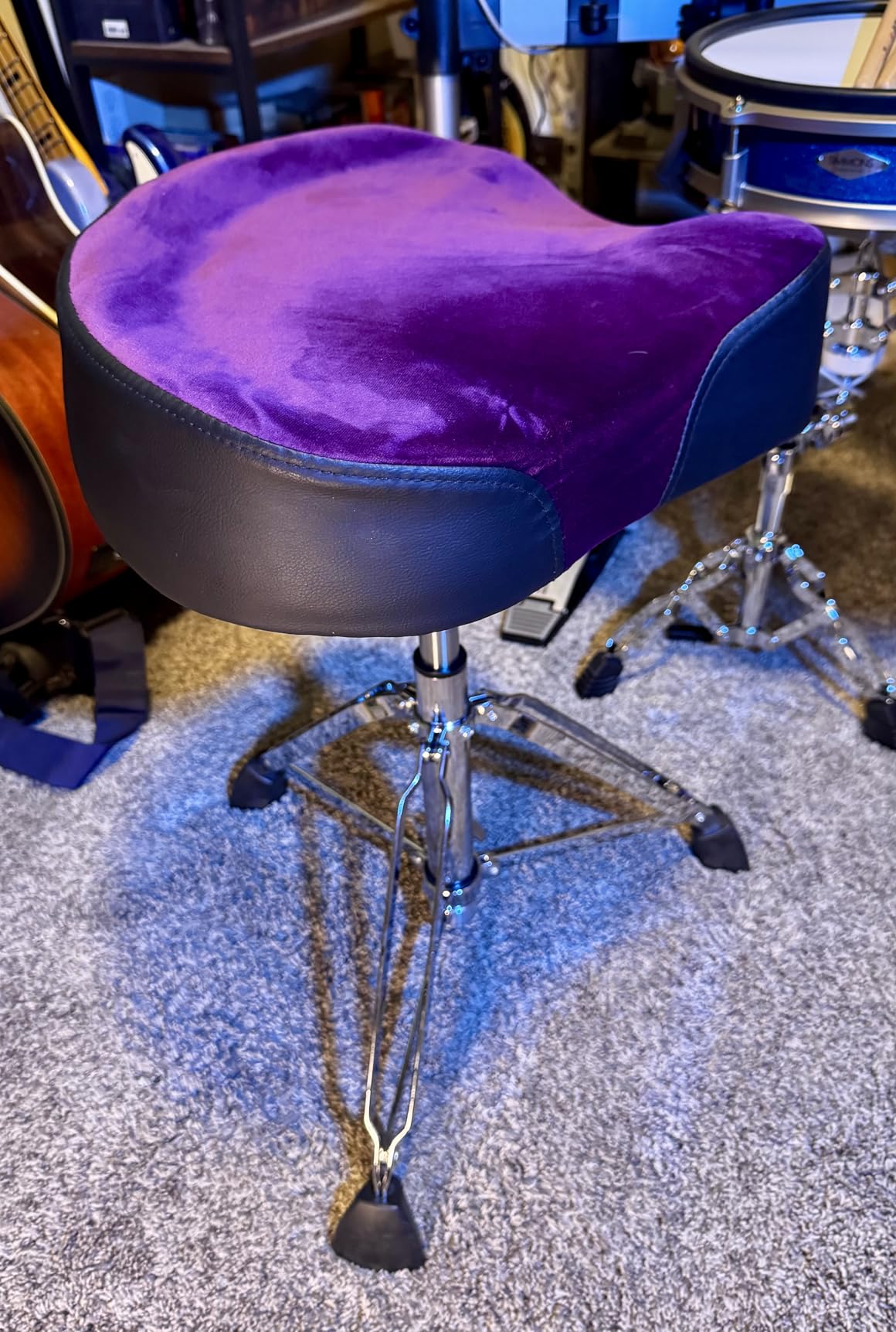 AKLOT Saddle Drum Throne, Hydraulic Drum Throne, Heavy Duty Drum Seat, Height Adjustable Suede Drum Chair, Motorcycle Style Drum Stool for Adults Drummers Dark Red Brown customer photo 1